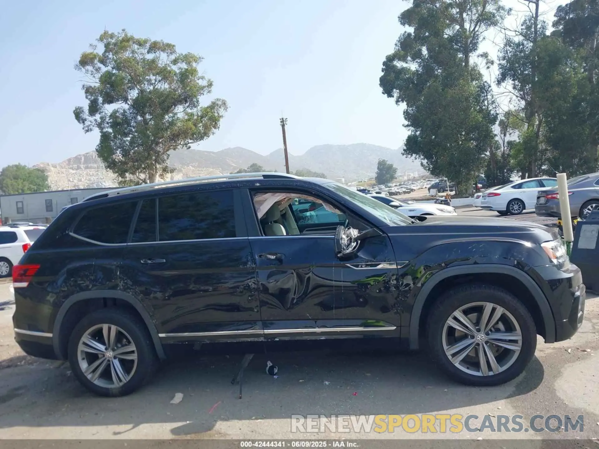 12 fotografías del automóvil dañado 1V2XR2CA9KC520010 VOLKSWAGEN ATLAS 2019