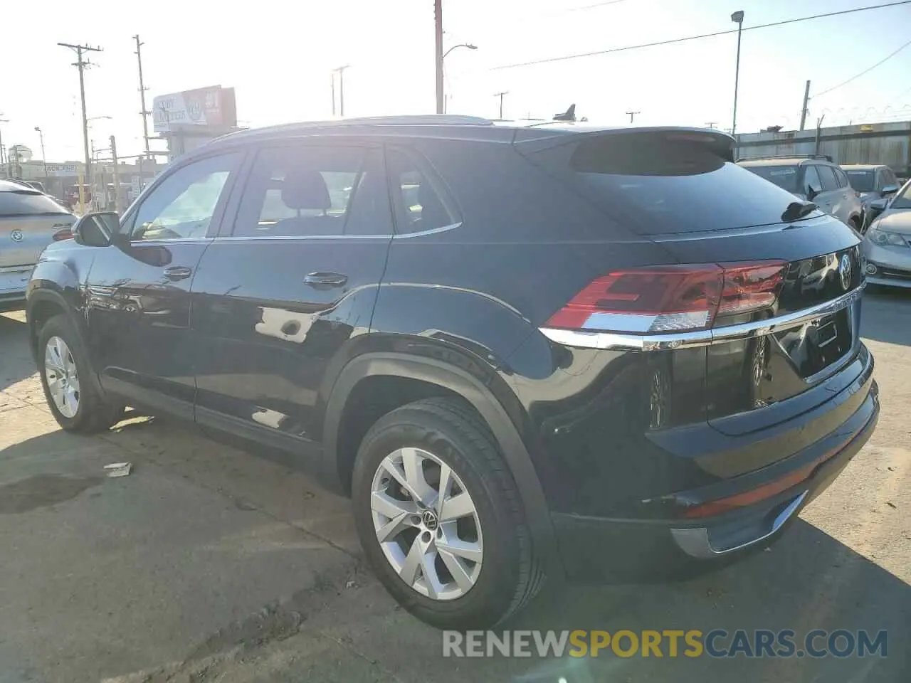 2 fotografías del automóvil dañado 1V2AC2CAXMC238842 VOLKSWAGEN ATLAS 2021
