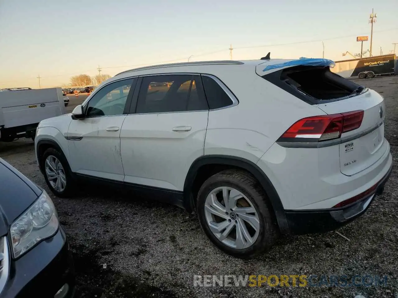 2 fotografías del automóvil dañado 1V2BE2CA5MC219484 VOLKSWAGEN ATLAS 2021
