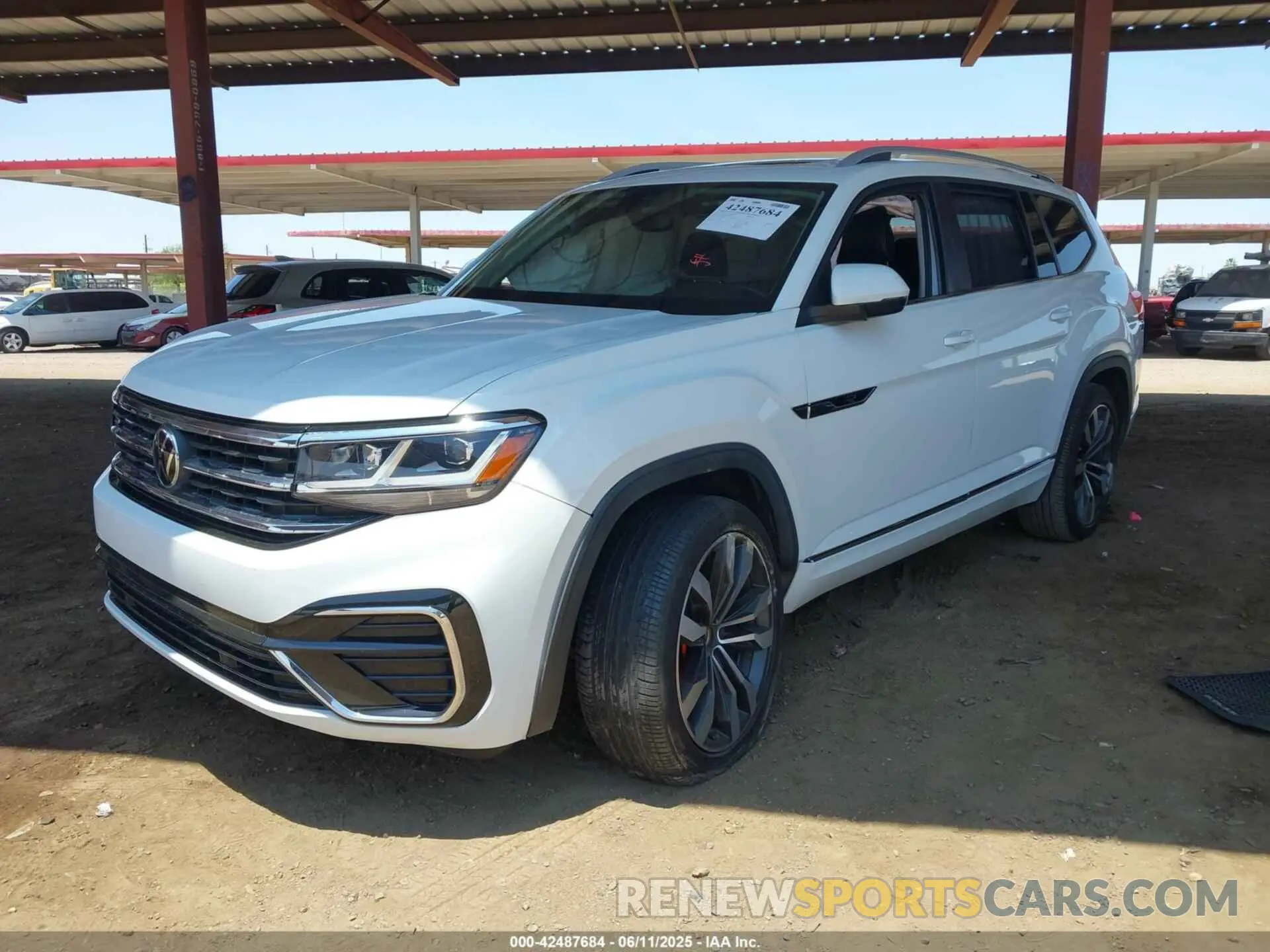 2 fotografías del automóvil dañado 1V2CR2CAXMC540915 VOLKSWAGEN ATLAS 2021