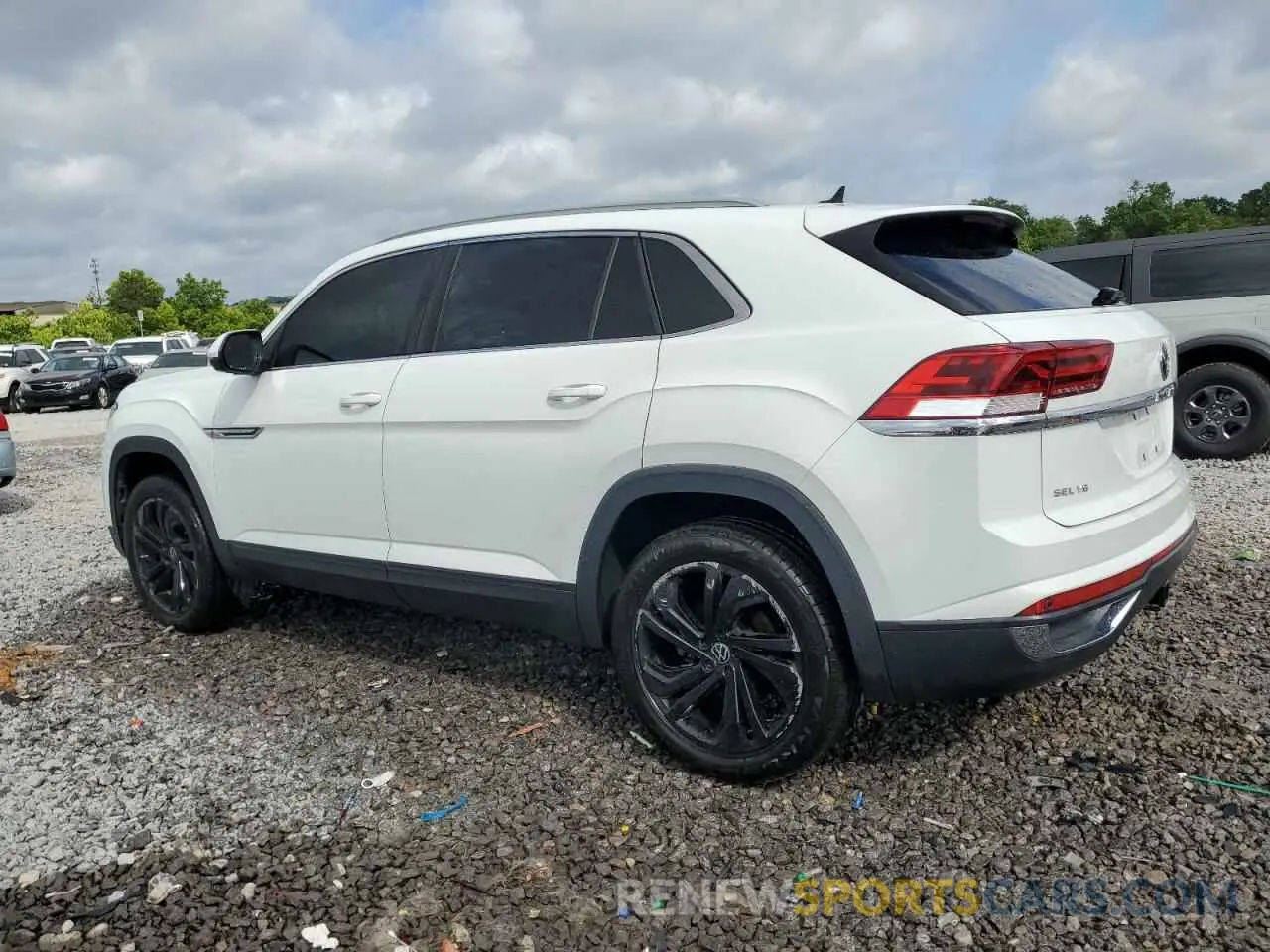 2 fotografías del automóvil dañado 1V2EE2CA0MC222998 VOLKSWAGEN ATLAS 2021