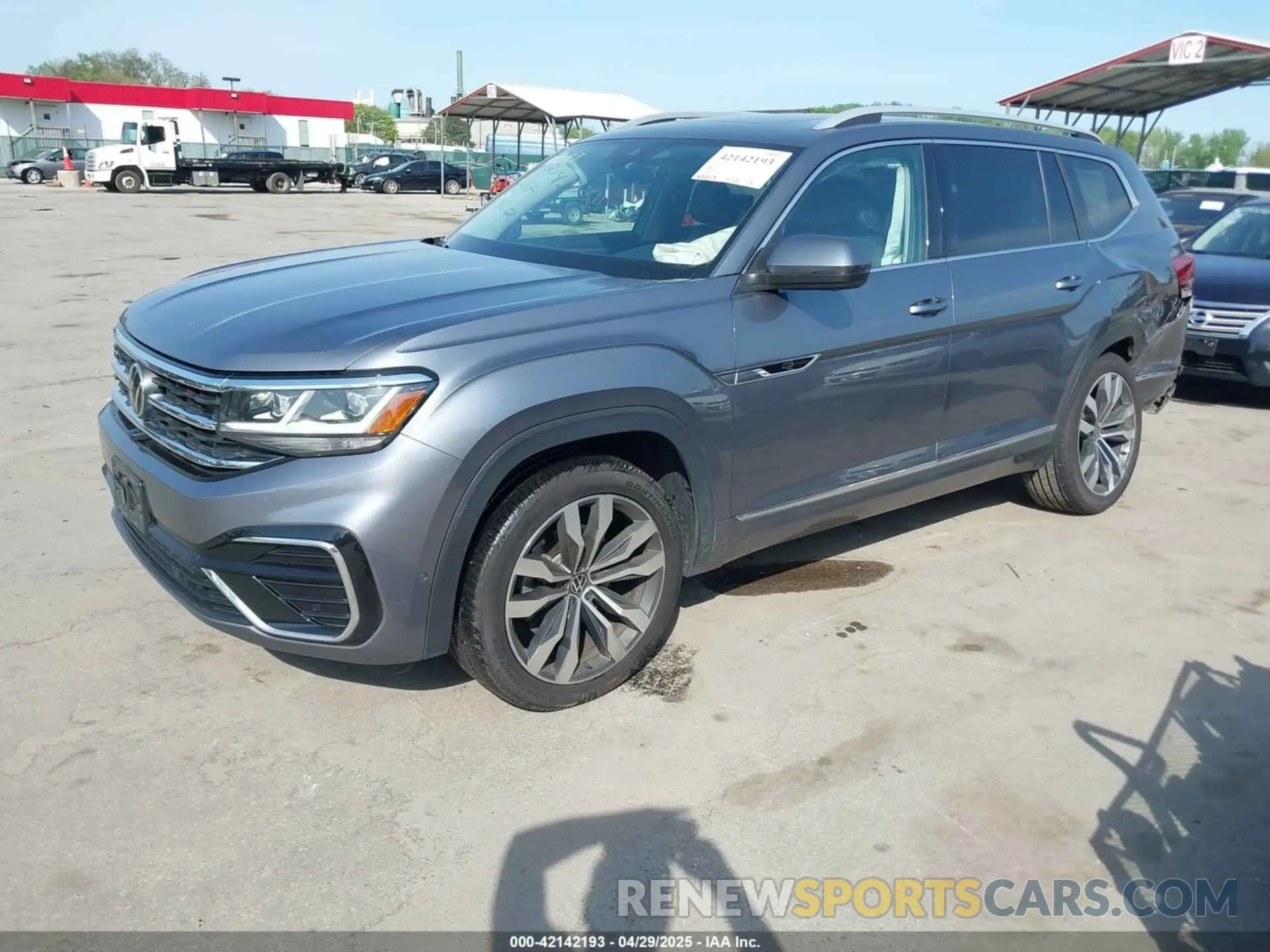 2 fotografías del automóvil dañado 1V2FR2CA2MC503869 VOLKSWAGEN ATLAS 2021