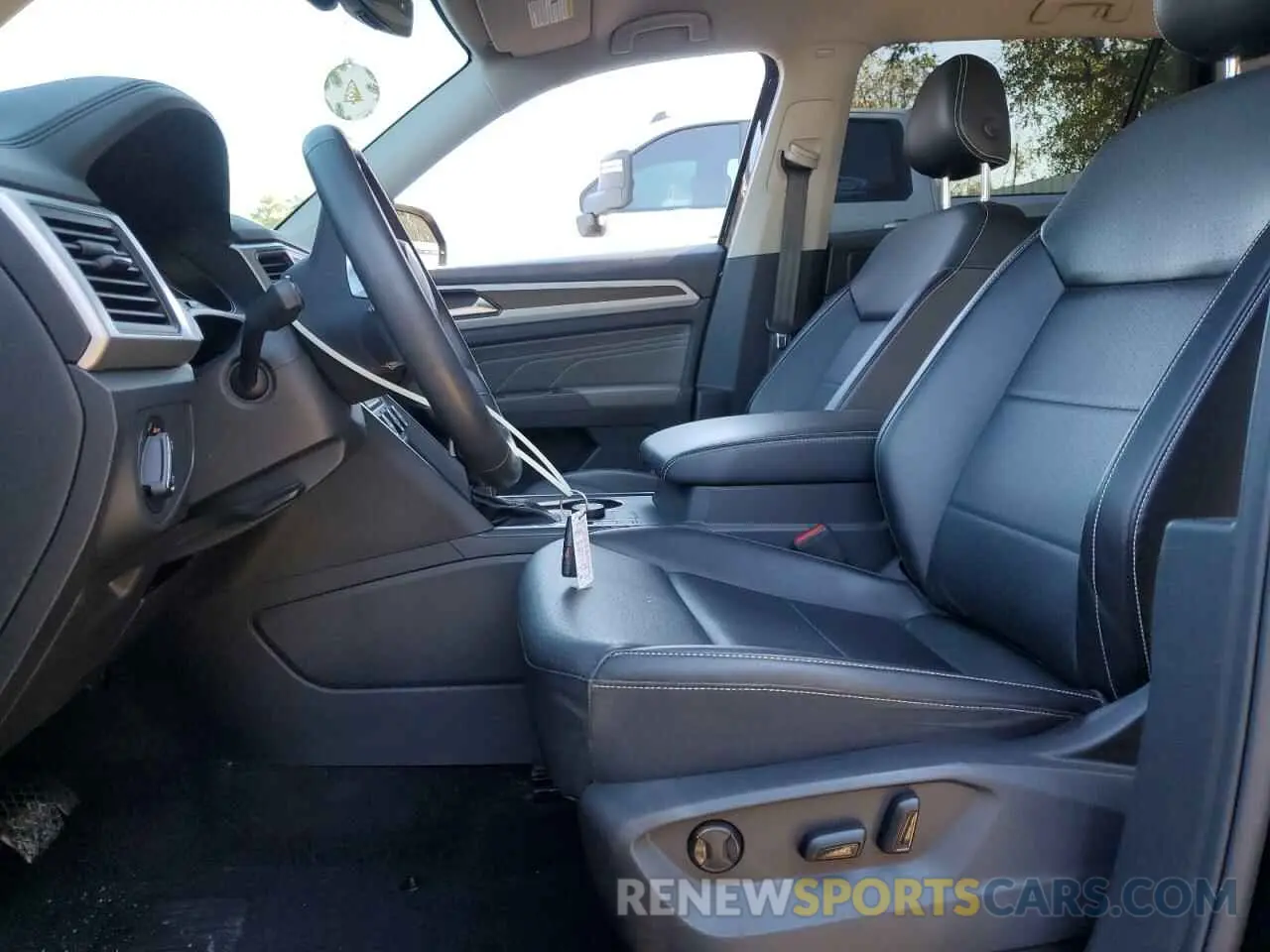 7 fotografías del automóvil dañado 1V2HR2CA2MC606833 VOLKSWAGEN ATLAS 2021