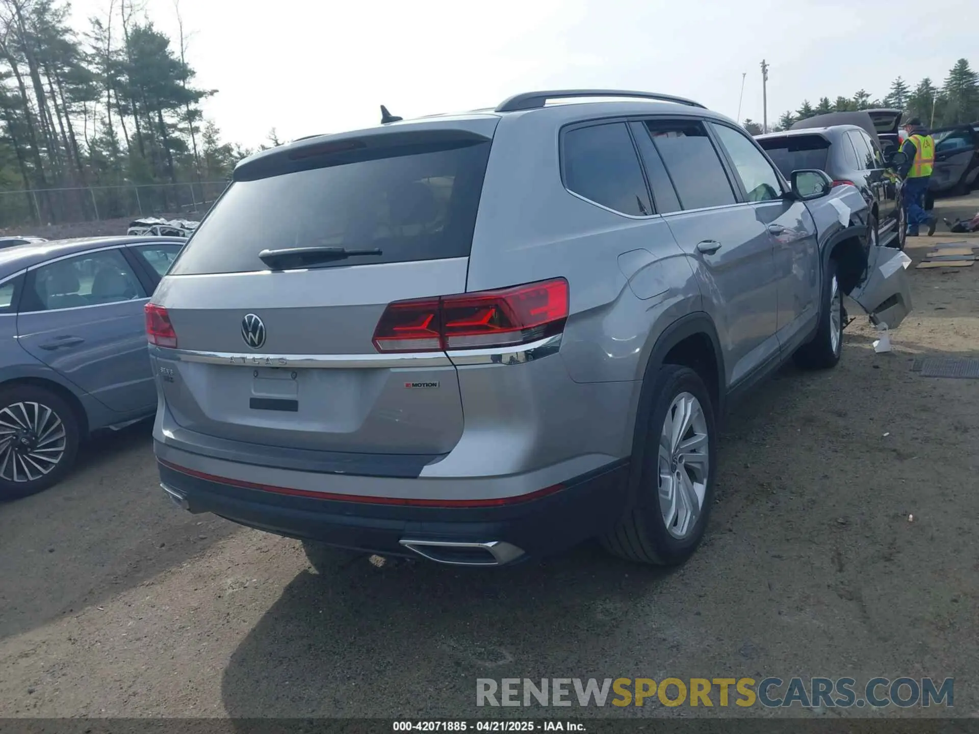 4 fotografías del automóvil dañado 1V2HR2CA3MC542222 VOLKSWAGEN ATLAS 2021