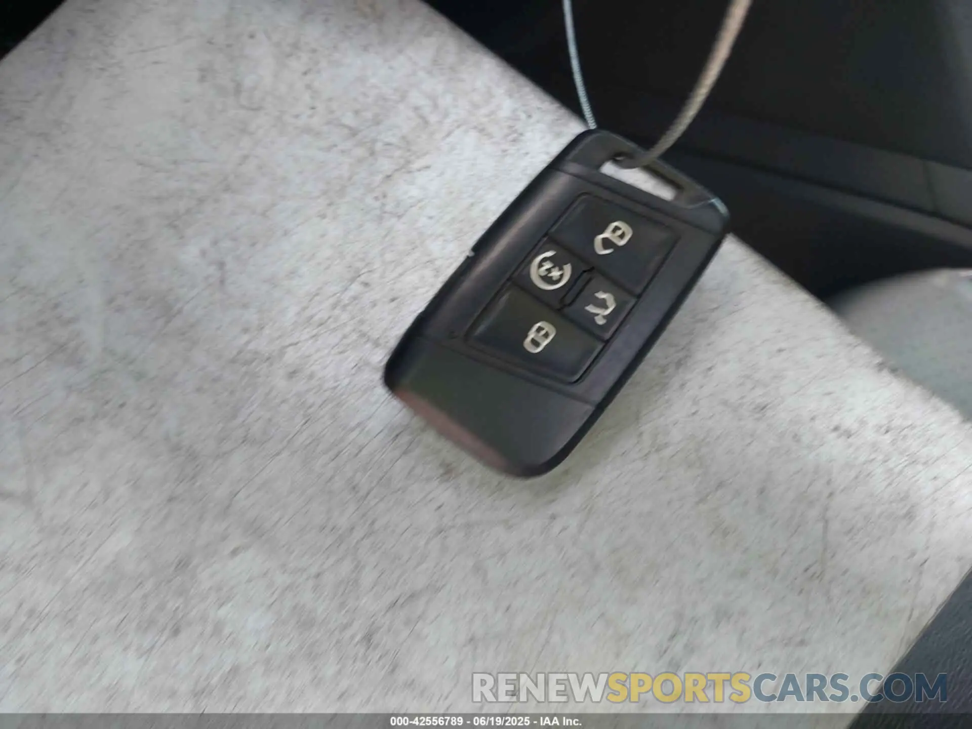11 fotografías del automóvil dañado 1V2HR2CA5MC566179 VOLKSWAGEN ATLAS 2021