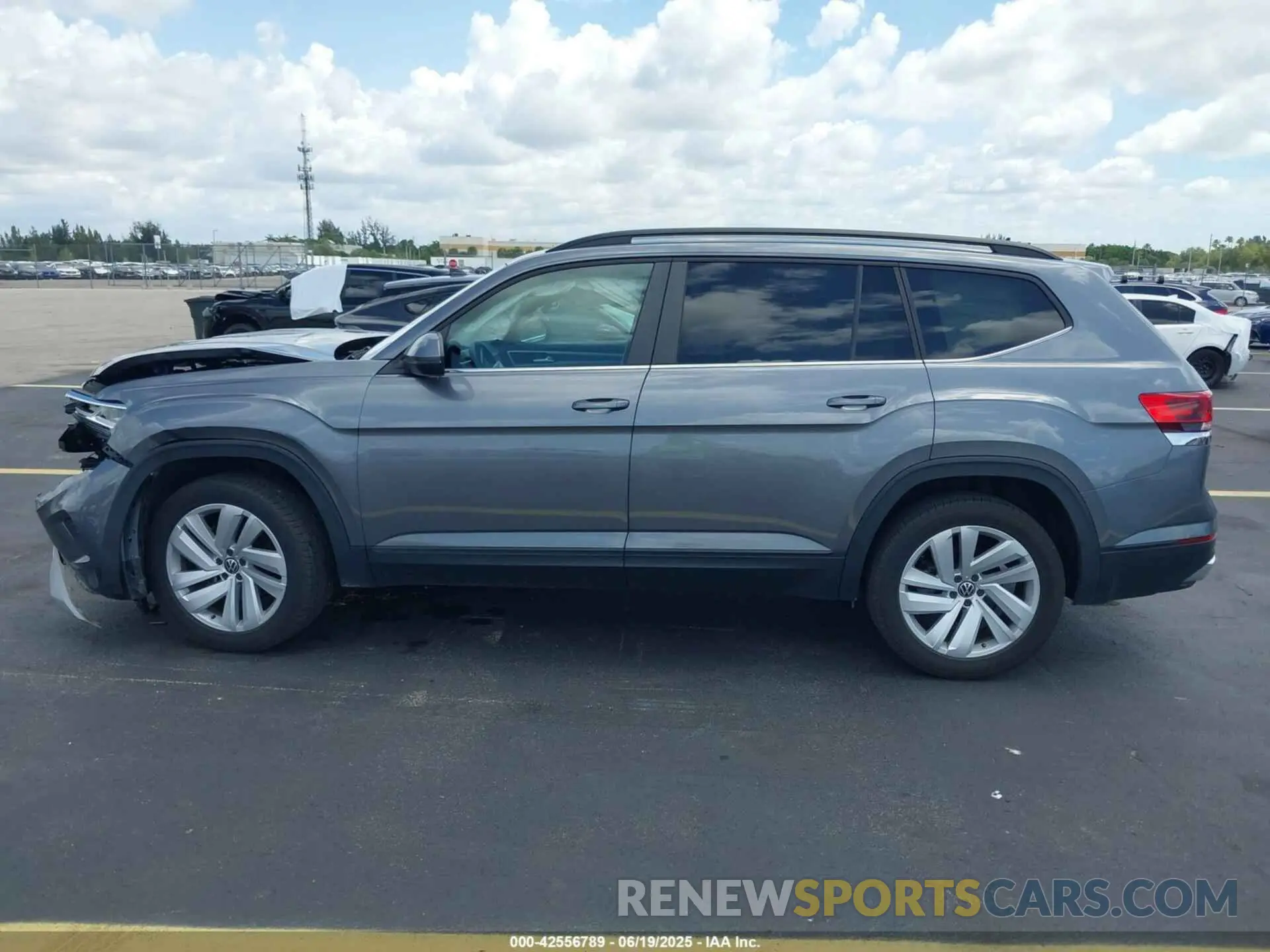 14 fotografías del automóvil dañado 1V2HR2CA5MC566179 VOLKSWAGEN ATLAS 2021