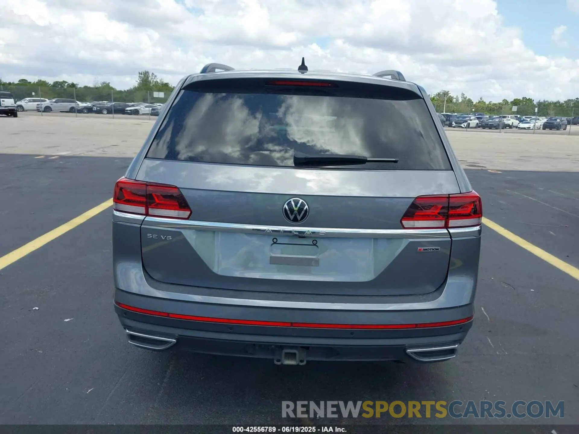 16 fotografías del automóvil dañado 1V2HR2CA5MC566179 VOLKSWAGEN ATLAS 2021