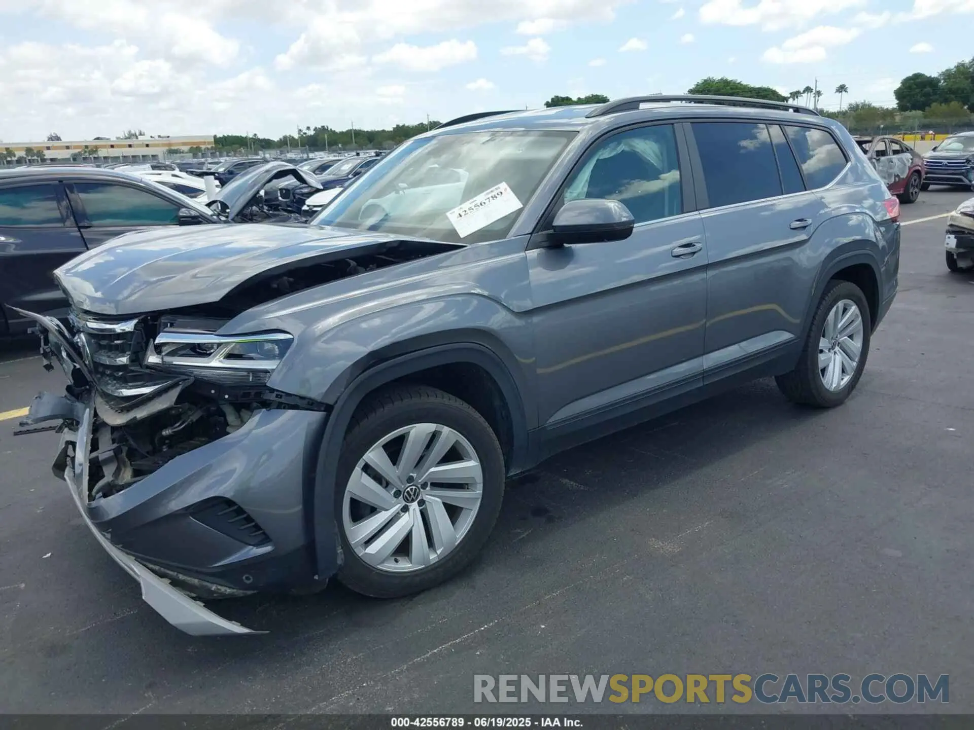 2 fotografías del automóvil dañado 1V2HR2CA5MC566179 VOLKSWAGEN ATLAS 2021