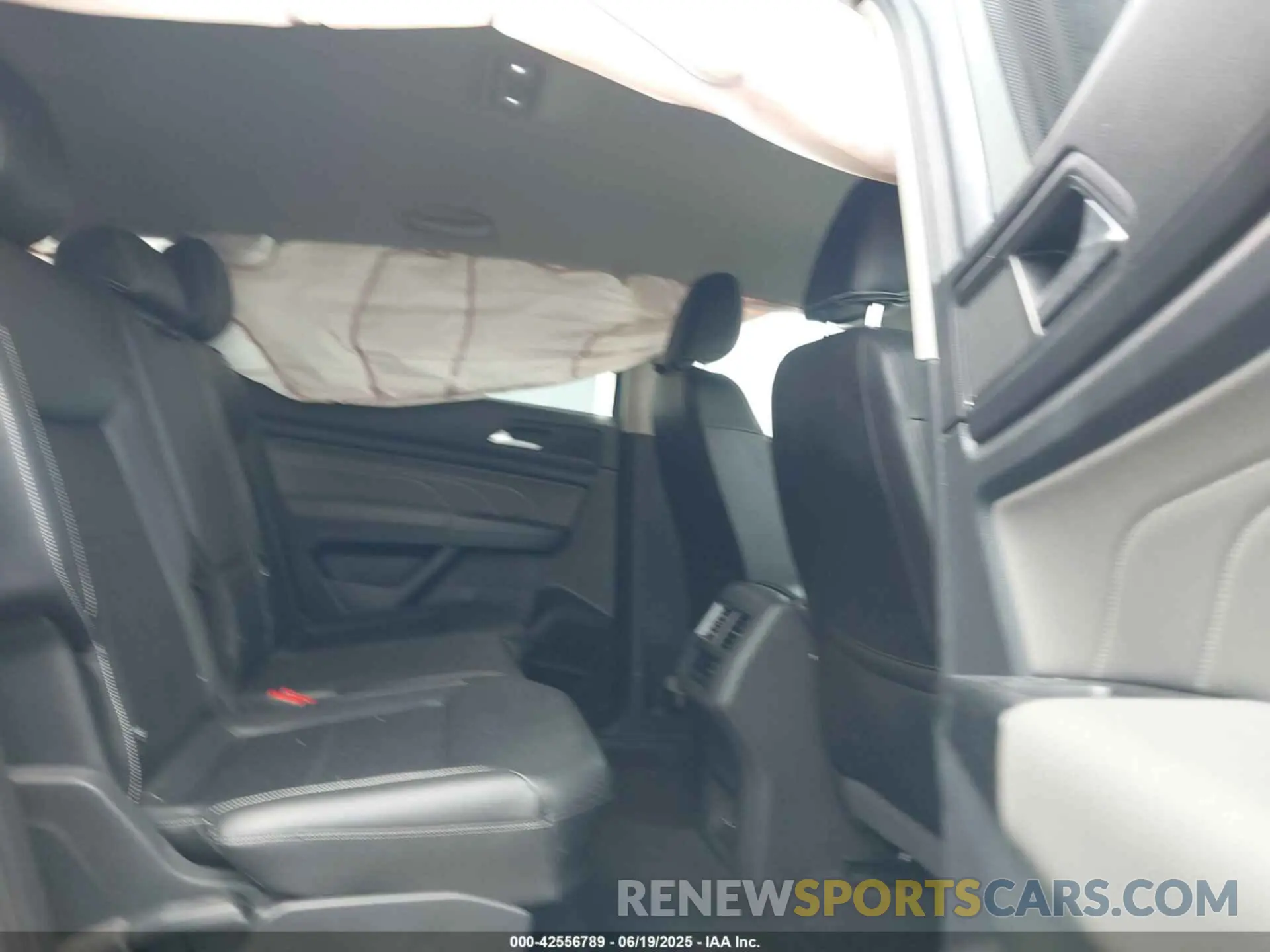 8 fotografías del automóvil dañado 1V2HR2CA5MC566179 VOLKSWAGEN ATLAS 2021