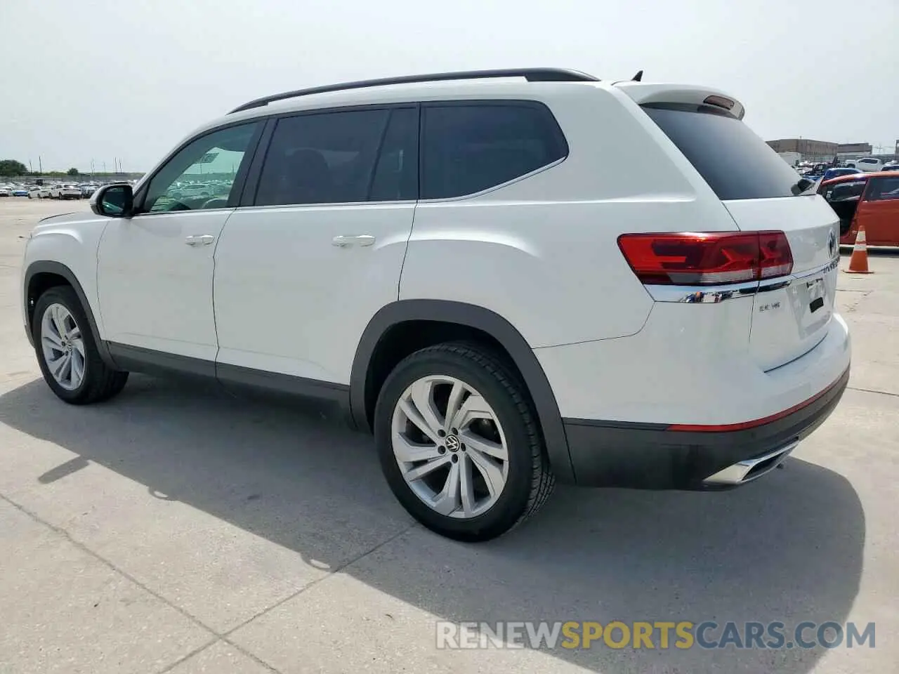 2 fotografías del automóvil dañado 1V2HR2CA5MC576100 VOLKSWAGEN ATLAS 2021