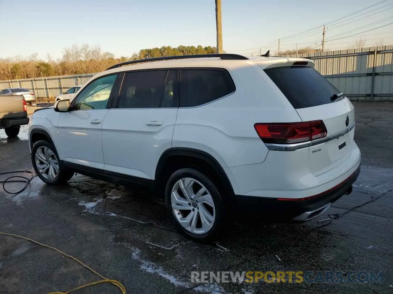 2 fotografías del automóvil dañado 1V2HR2CA6MC532834 VOLKSWAGEN ATLAS 2021
