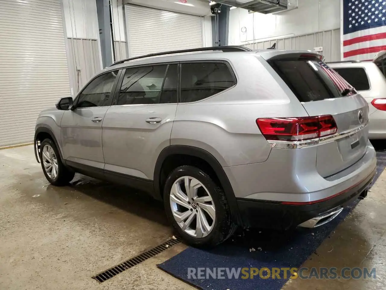 2 fotografías del automóvil dañado 1V2HR2CA7MC532146 VOLKSWAGEN ATLAS 2021