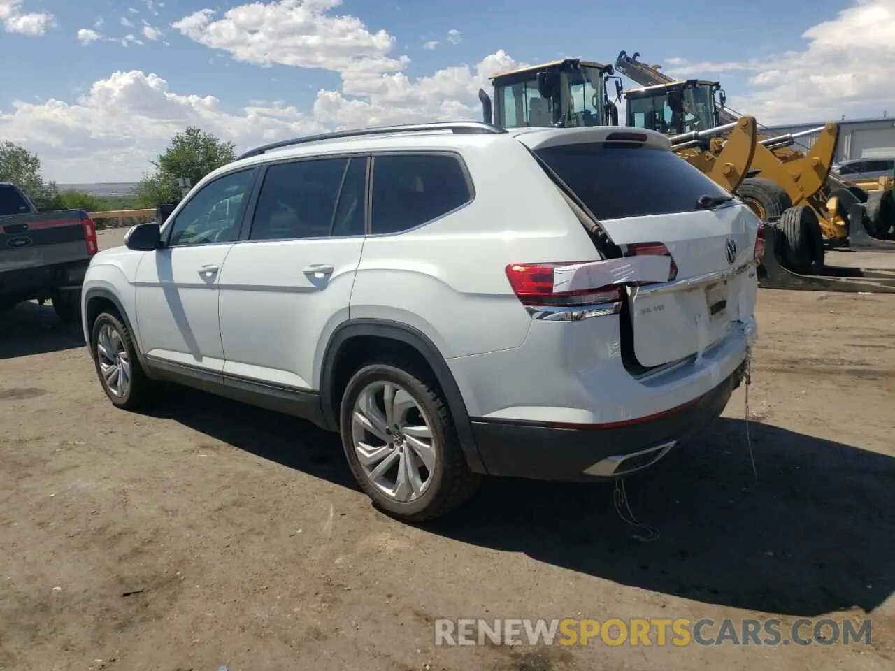 2 fotografías del automóvil dañado 1V2HR2CA9MC610541 VOLKSWAGEN ATLAS 2021