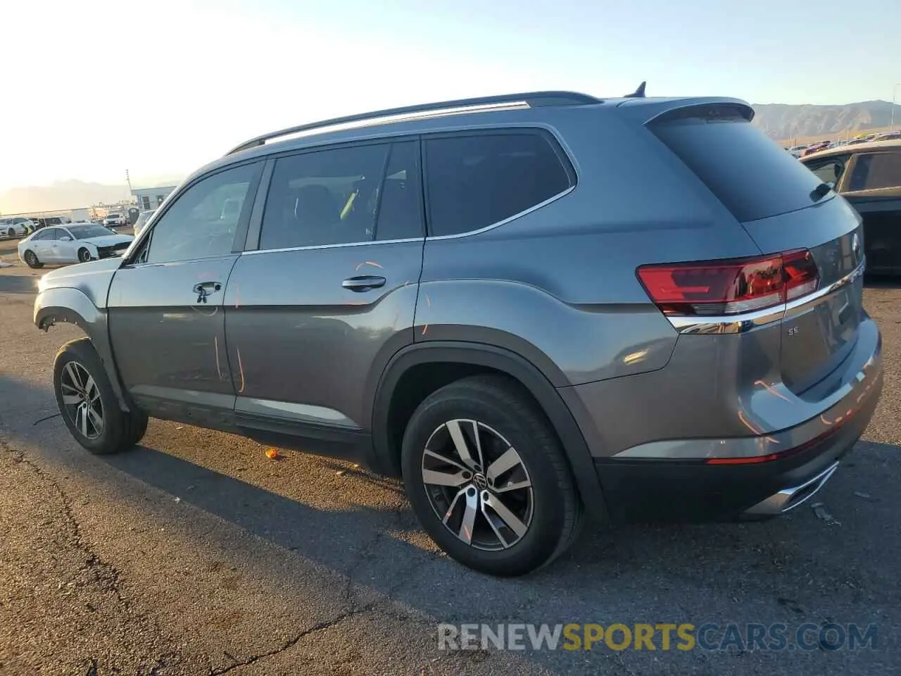 2 fotografías del automóvil dañado 1V2LP2CA2MC589404 VOLKSWAGEN ATLAS 2021