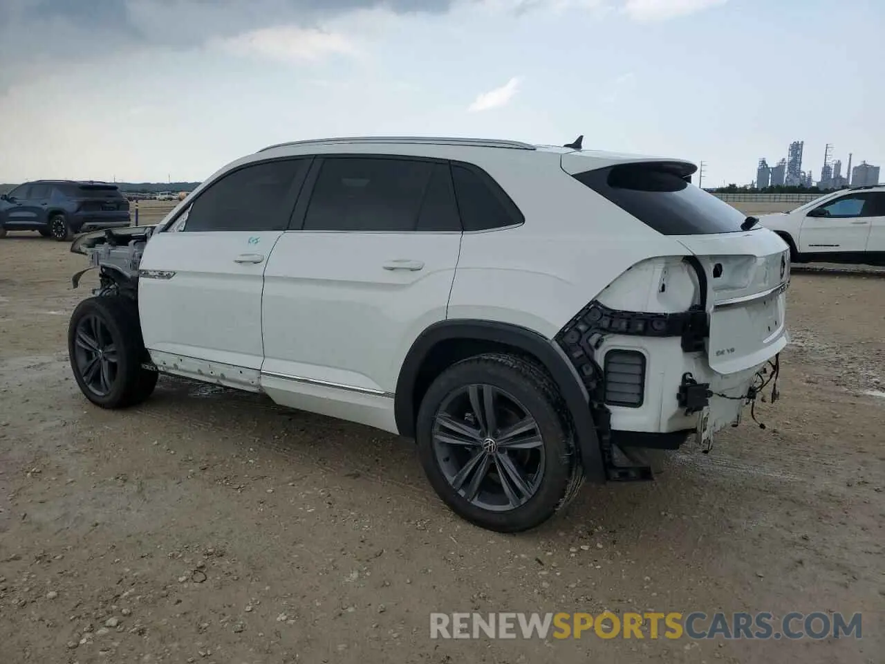 2 fotografías del automóvil dañado 1V2ME2CA7MC238322 VOLKSWAGEN ATLAS 2021
