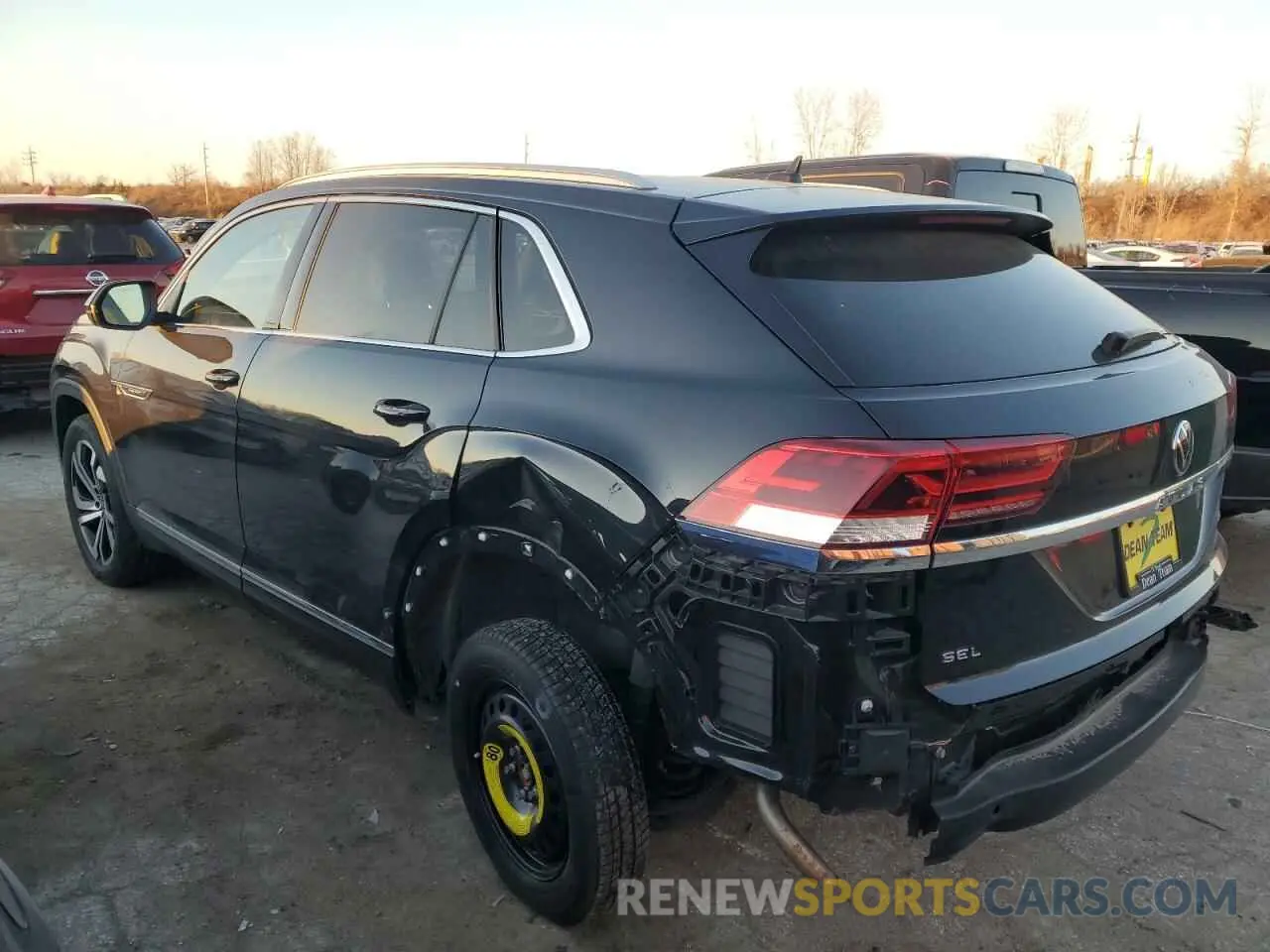 2 fotografías del automóvil dañado 1V2TC2CA0MC204403 VOLKSWAGEN ATLAS 2021