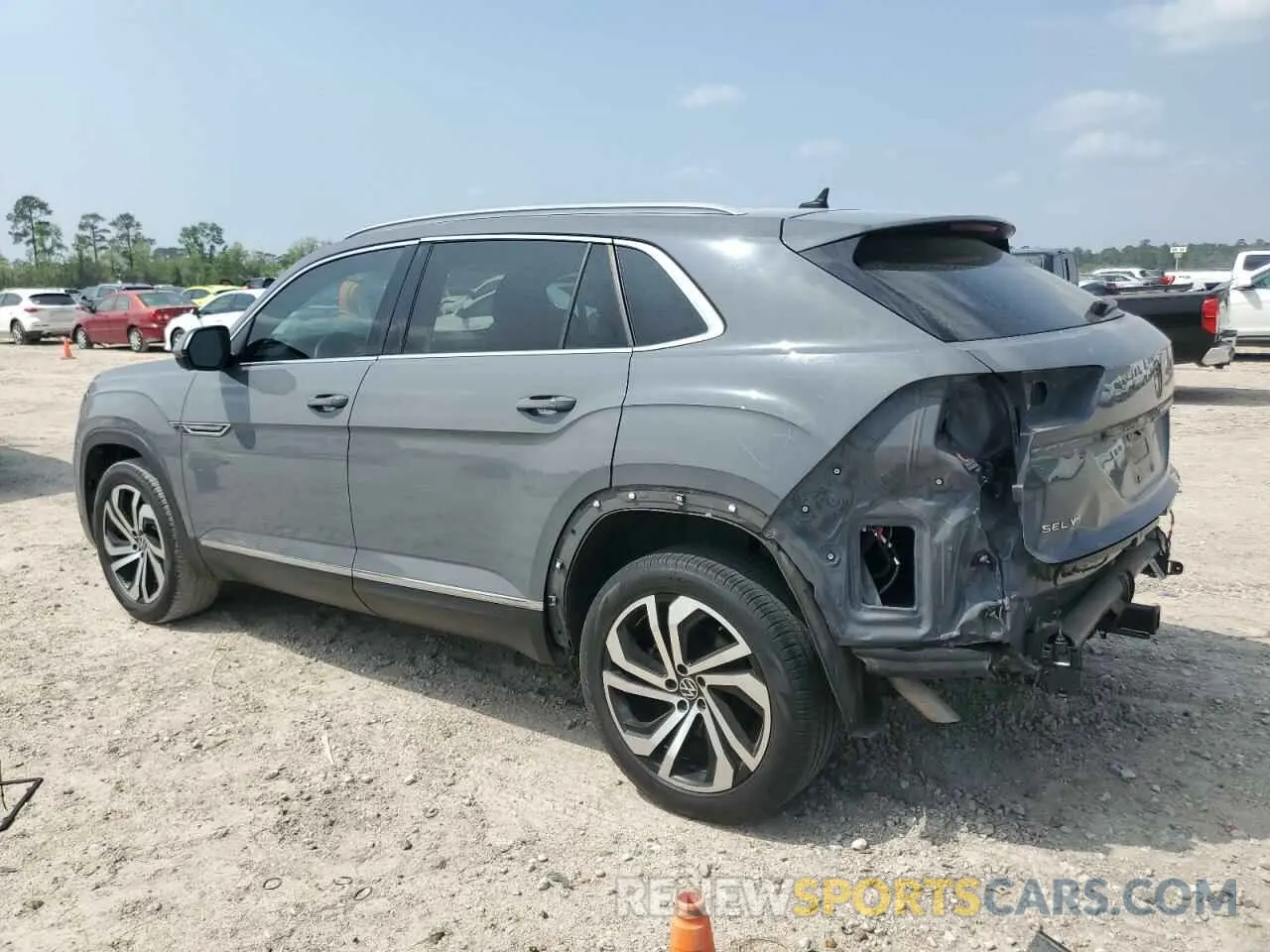 2 fotografías del automóvil dañado 1V2TE2CA3MC201361 VOLKSWAGEN ATLAS 2021