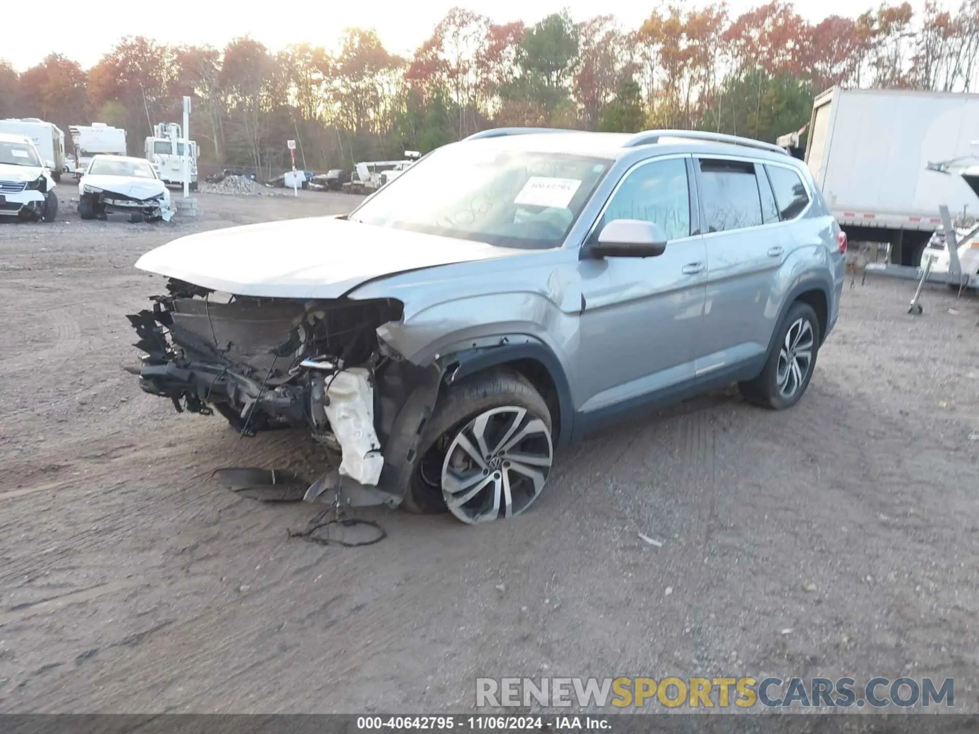 2 fotografías del automóvil dañado 1V2TR2CA1MC537532 VOLKSWAGEN ATLAS 2021