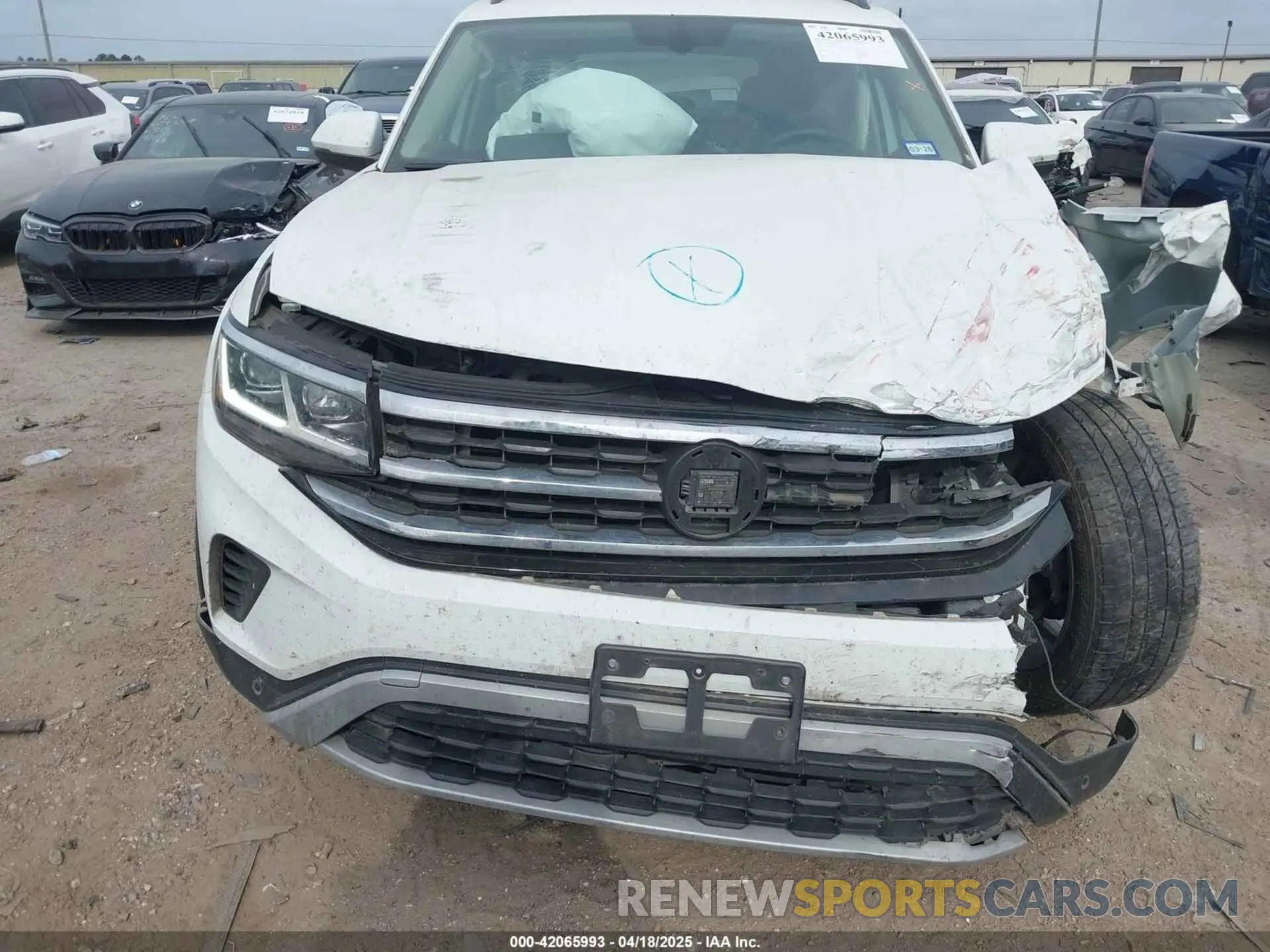 12 fotografías del automóvil dañado 1V2WR2CA3MC570349 VOLKSWAGEN ATLAS 2021
