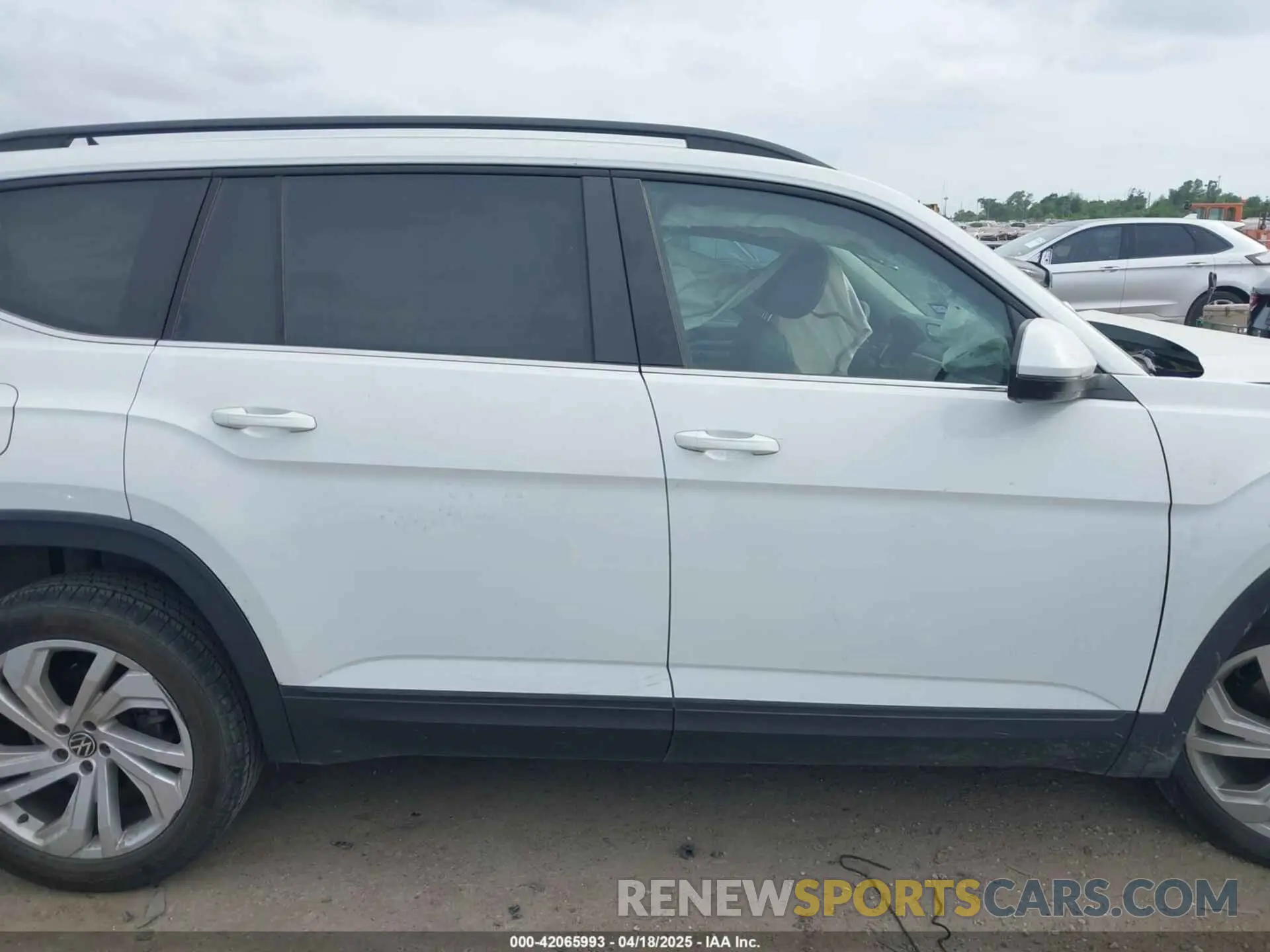 13 fotografías del automóvil dañado 1V2WR2CA3MC570349 VOLKSWAGEN ATLAS 2021