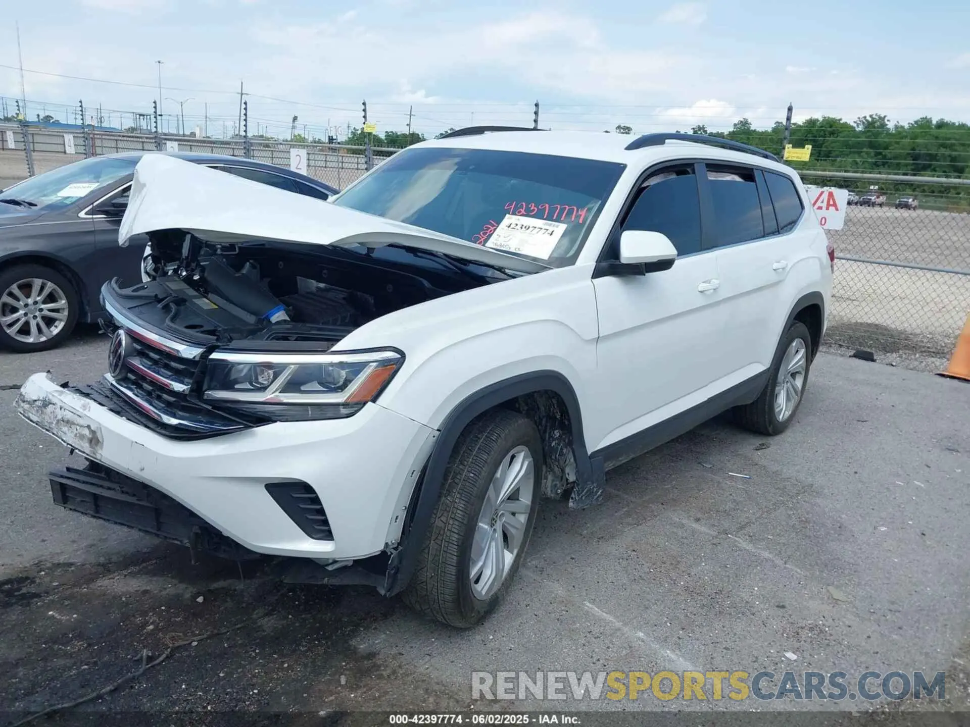 14 fotografías del automóvil dañado 1V2WR2CA5MC569901 VOLKSWAGEN ATLAS 2021