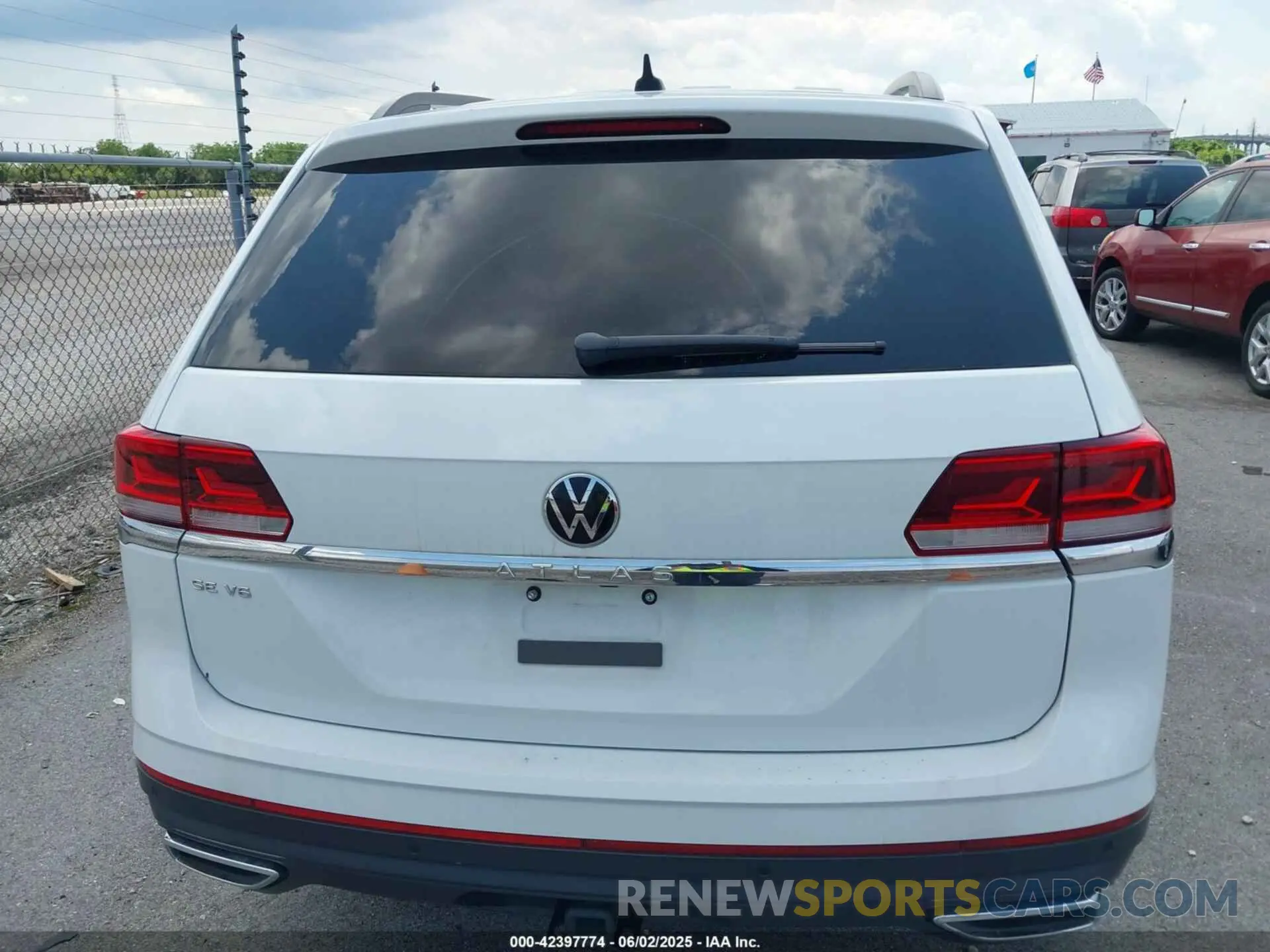16 fotografías del automóvil dañado 1V2WR2CA5MC569901 VOLKSWAGEN ATLAS 2021