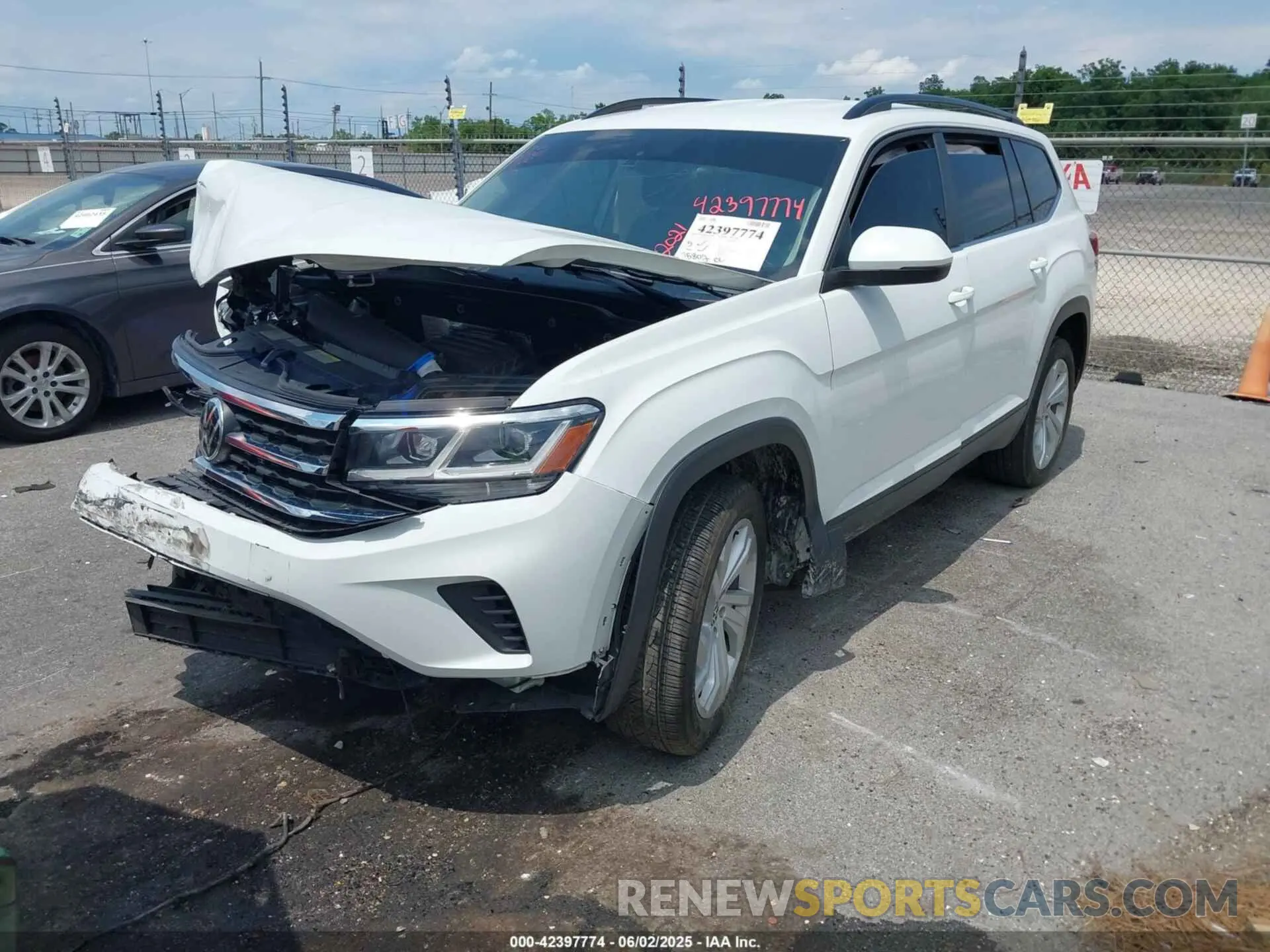 2 fotografías del automóvil dañado 1V2WR2CA5MC569901 VOLKSWAGEN ATLAS 2021