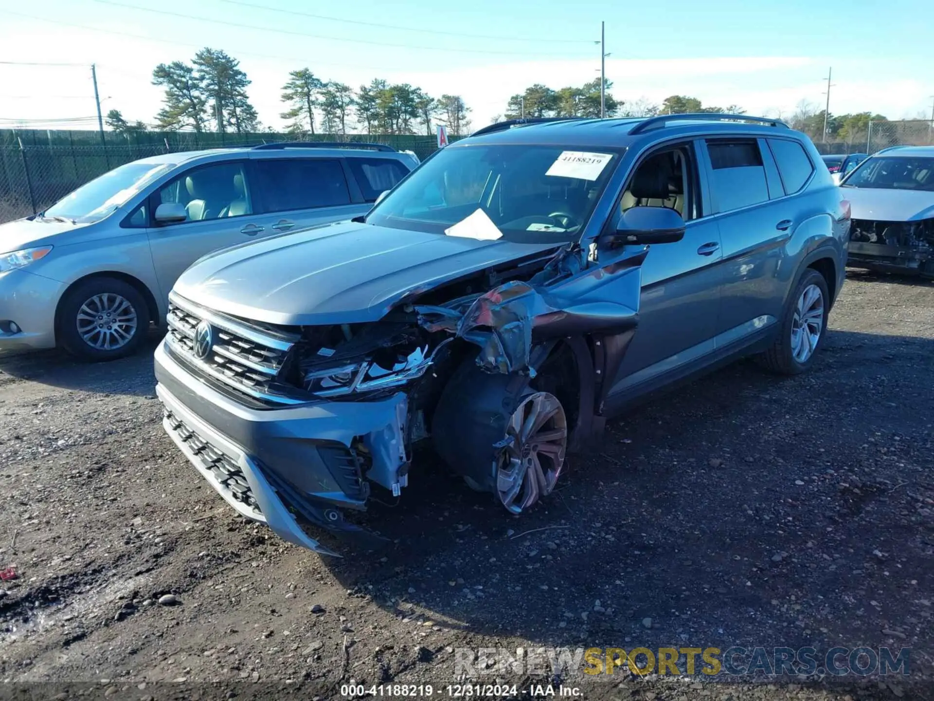 2 fotografías del automóvil dañado 1V2WR2CA6MC553626 VOLKSWAGEN ATLAS 2021