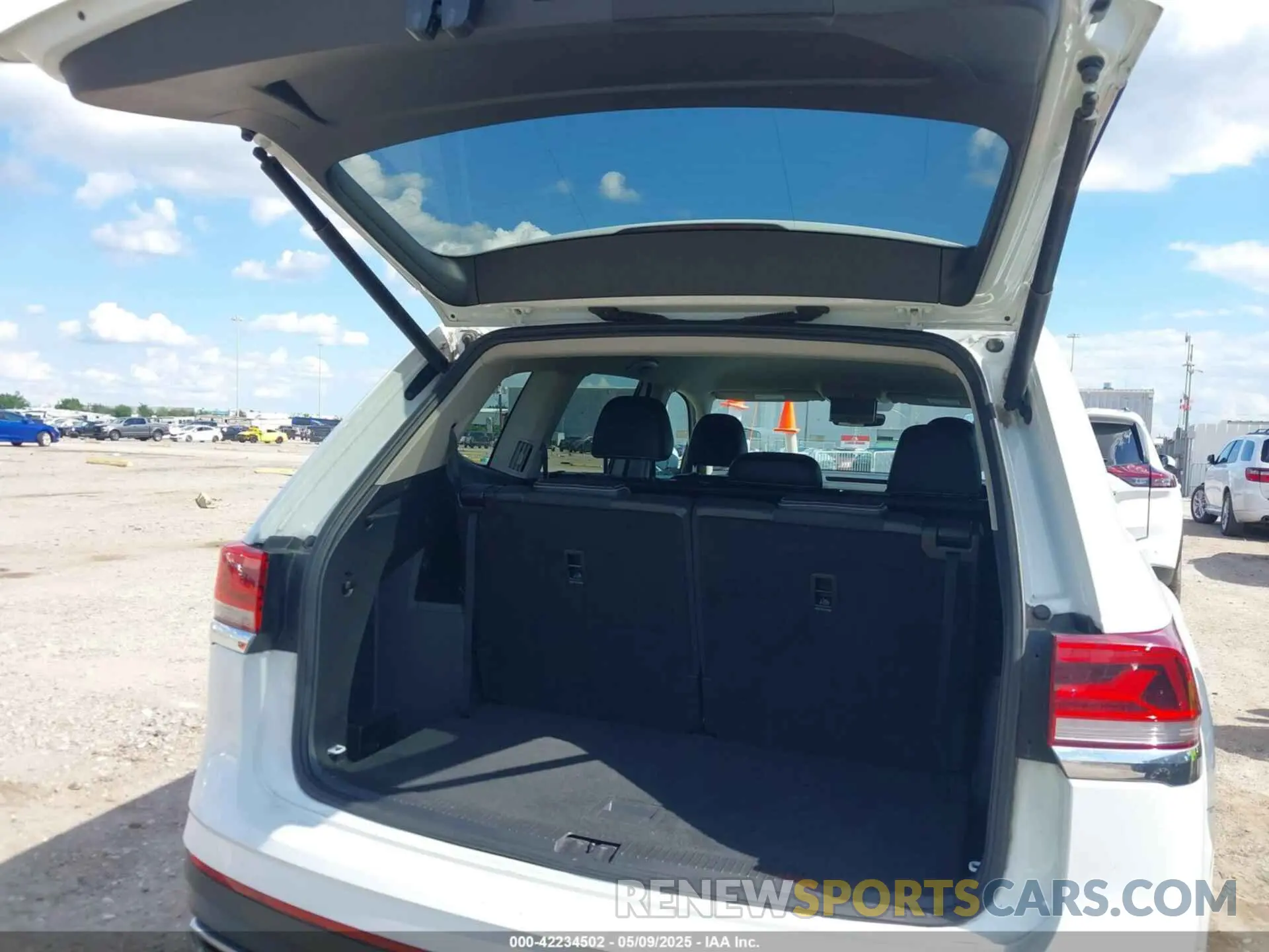 18 fotografías del automóvil dañado 1V2WR2CA9MC585700 VOLKSWAGEN ATLAS 2021