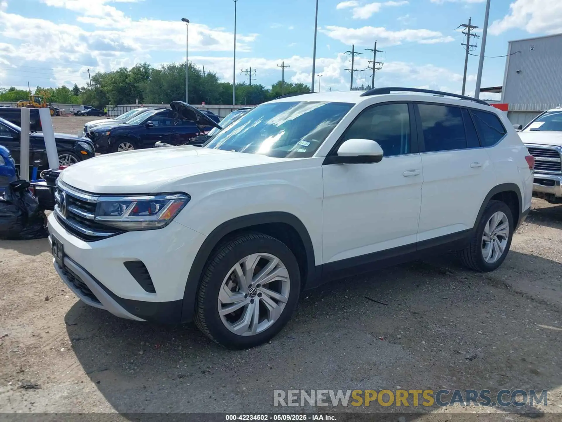 2 fotografías del automóvil dañado 1V2WR2CA9MC585700 VOLKSWAGEN ATLAS 2021