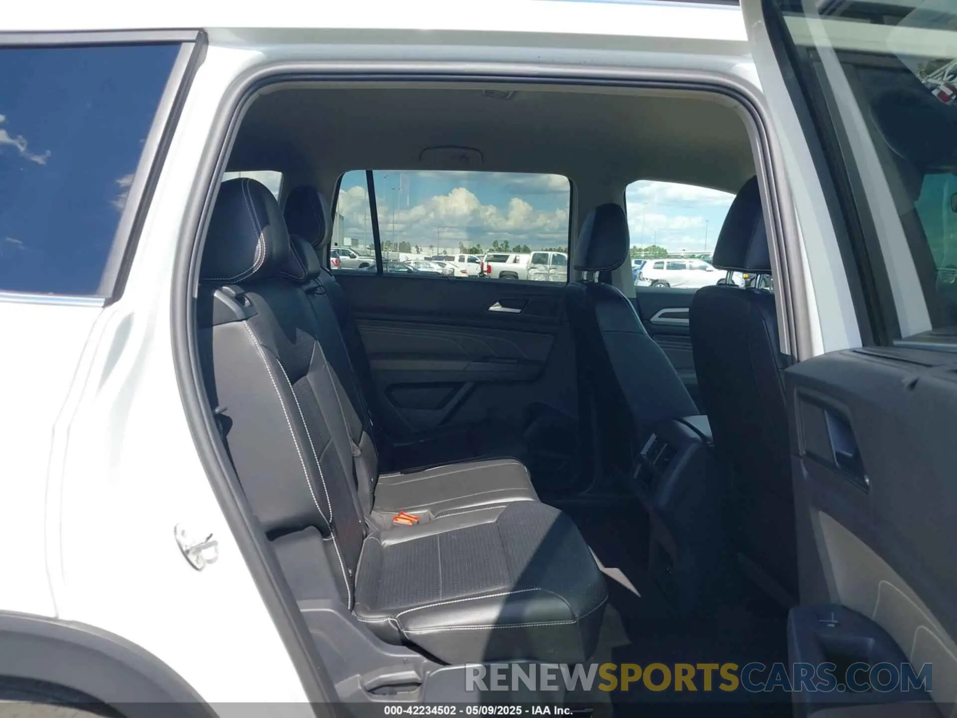 8 fotografías del automóvil dañado 1V2WR2CA9MC585700 VOLKSWAGEN ATLAS 2021