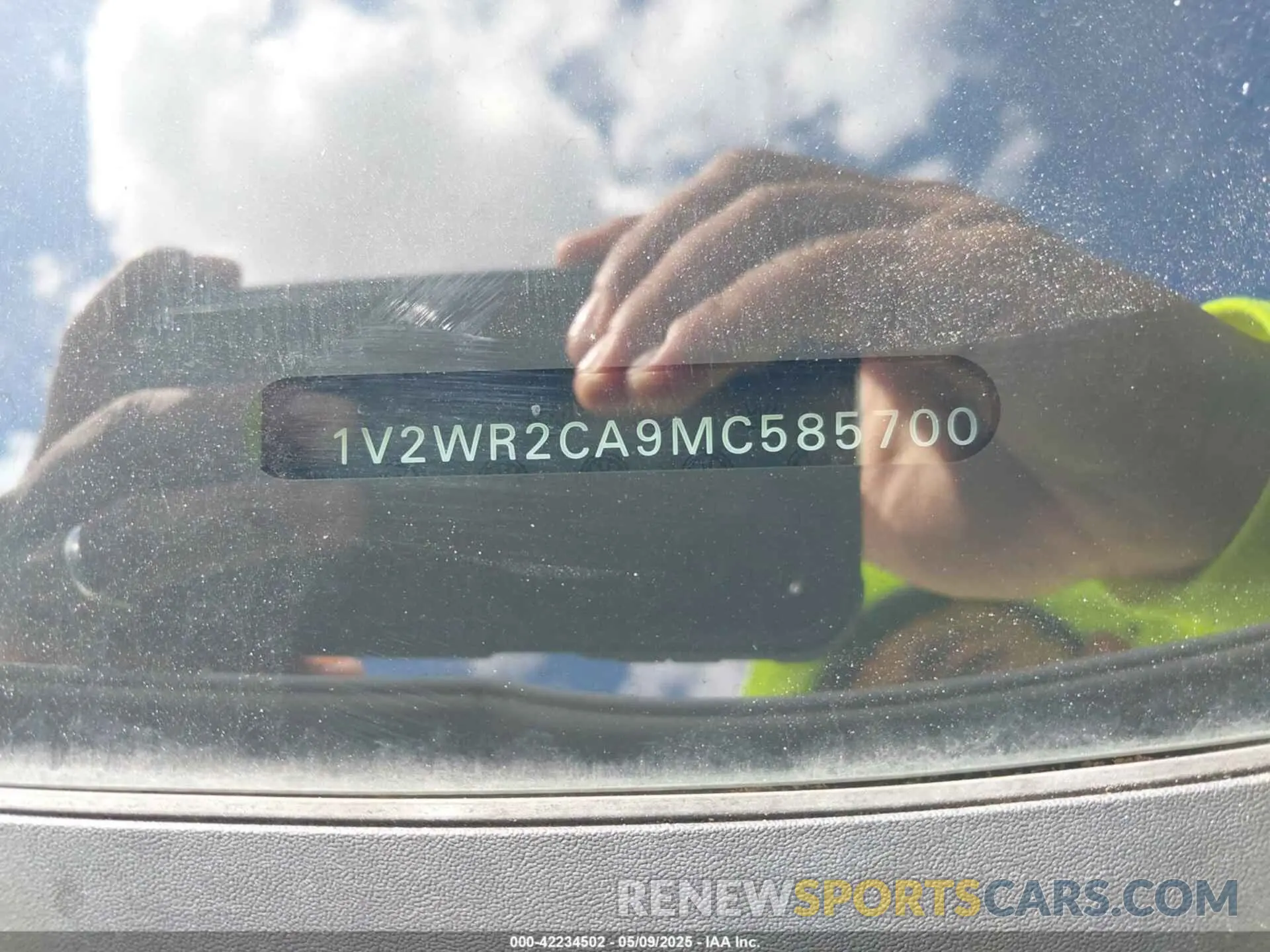 9 fotografías del automóvil dañado 1V2WR2CA9MC585700 VOLKSWAGEN ATLAS 2021