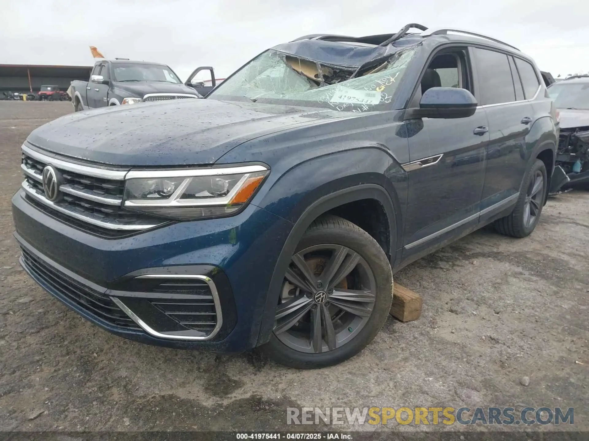 2 fotografías del automóvil dañado 1V2AR2CA9NC511382 VOLKSWAGEN ATLAS 2022