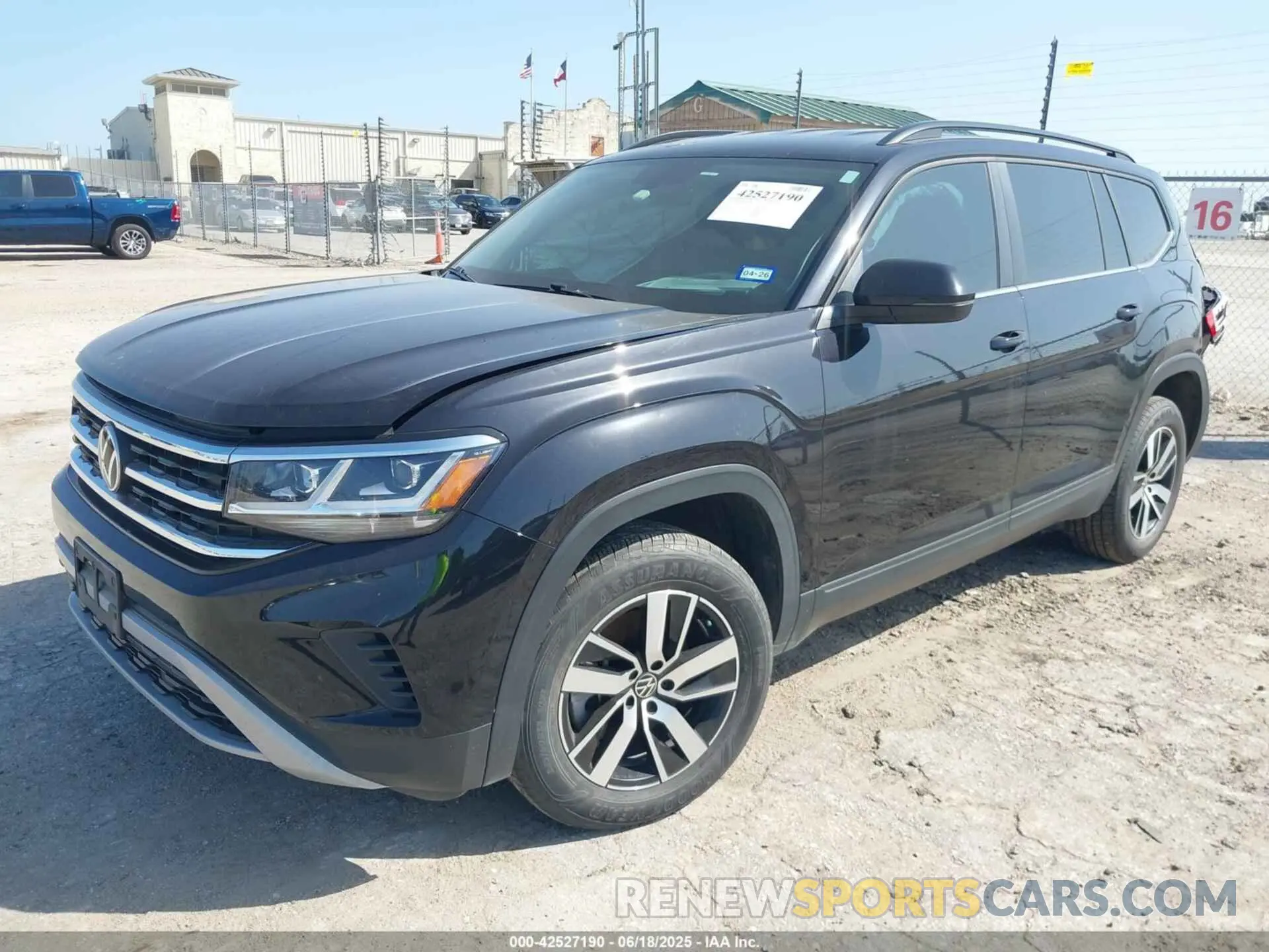 2 fotografías del automóvil dañado 1V2DP2CA7NC528880 VOLKSWAGEN ATLAS 2022