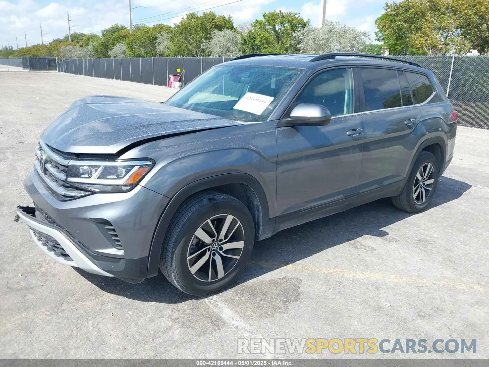 2 fotografías del automóvil dañado 1V2DP2CA9NC542764 VOLKSWAGEN ATLAS 2022