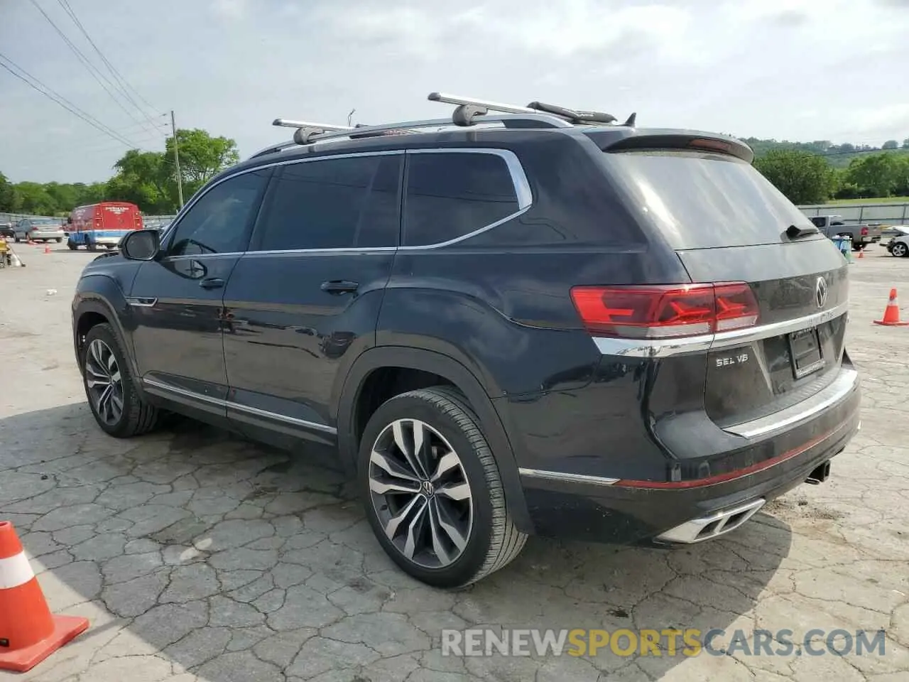 2 fotografías del automóvil dañado 1V2FR2CAXNC532621 VOLKSWAGEN ATLAS 2022