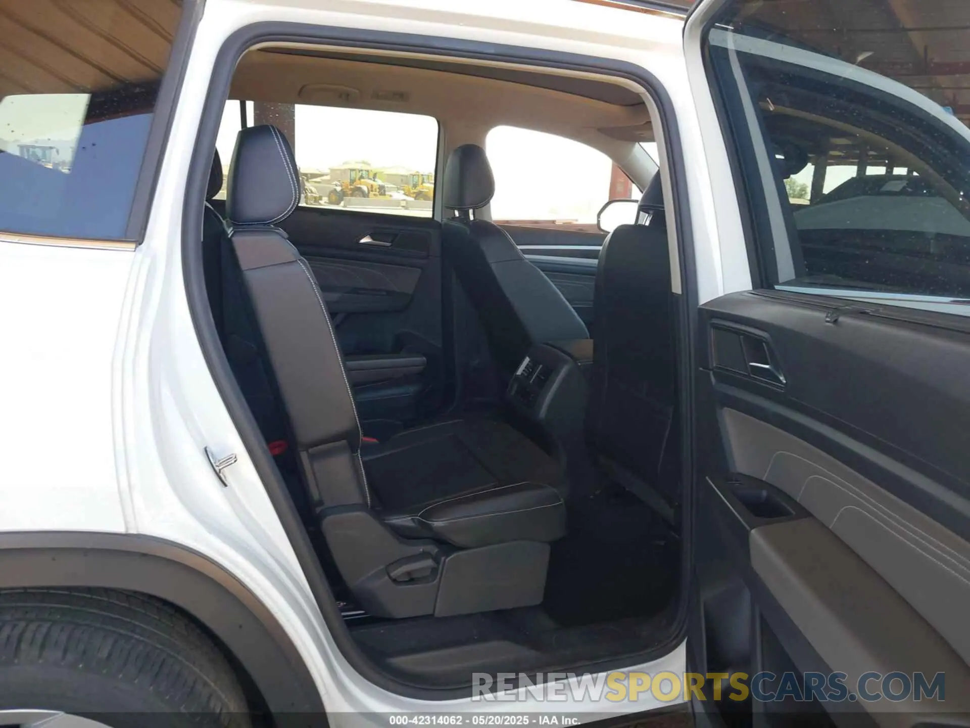 8 fotografías del automóvil dañado 1V2JR2CA0NC550958 VOLKSWAGEN ATLAS 2022