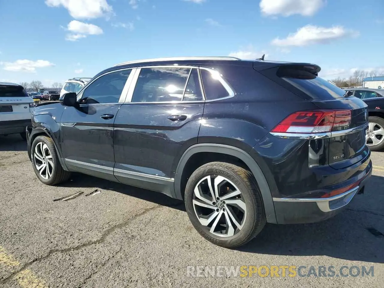 2 fotografías del automóvil dañado 1V2BE2CA8PC219239 VOLKSWAGEN ATLAS 2023