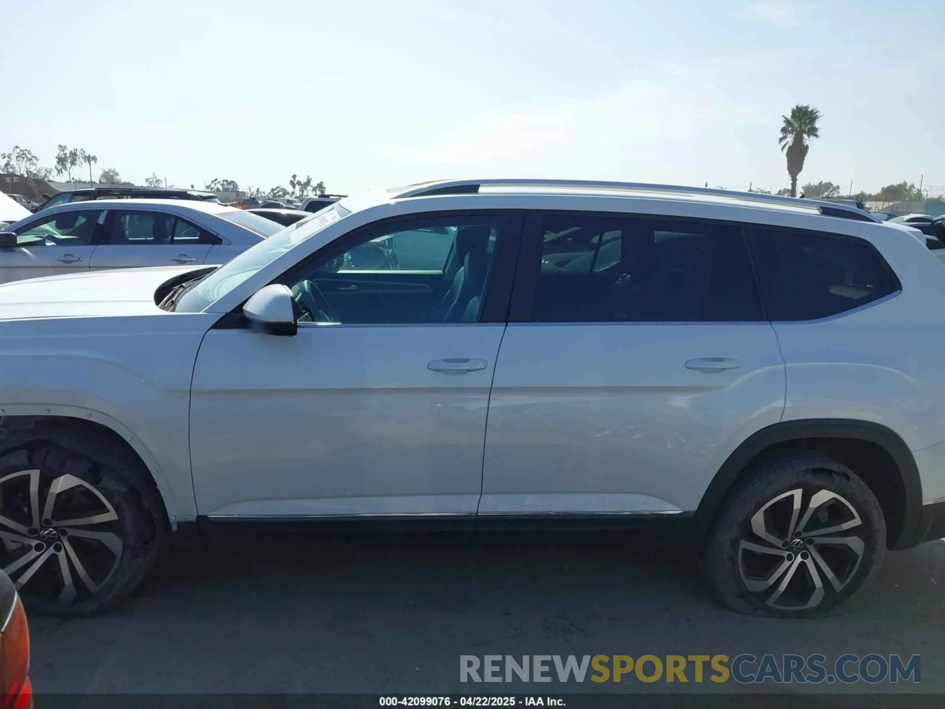 14 fotografías del automóvil dañado 1V2BR2CA7PC527099 VOLKSWAGEN ATLAS 2023