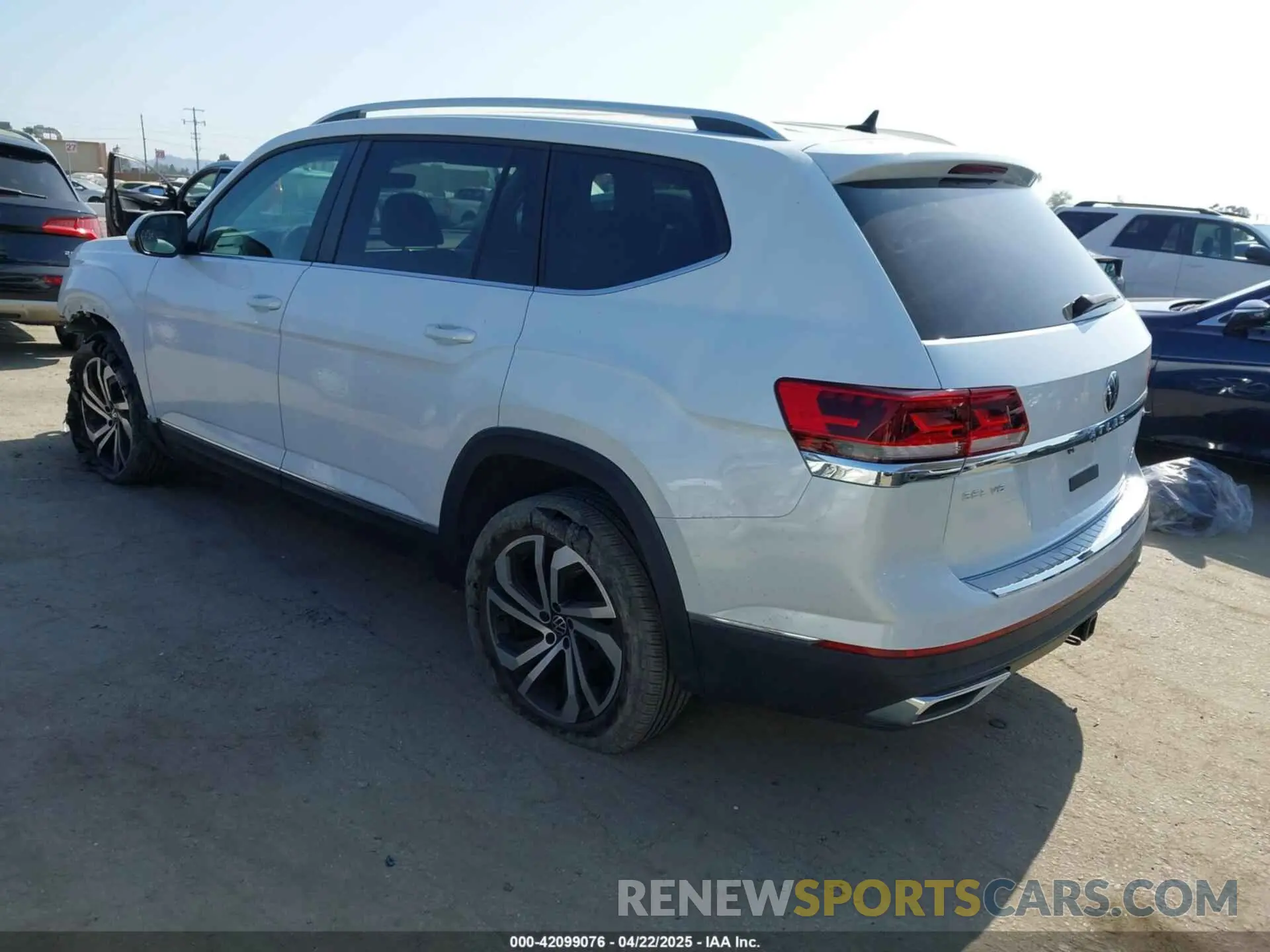 3 fotografías del automóvil dañado 1V2BR2CA7PC527099 VOLKSWAGEN ATLAS 2023