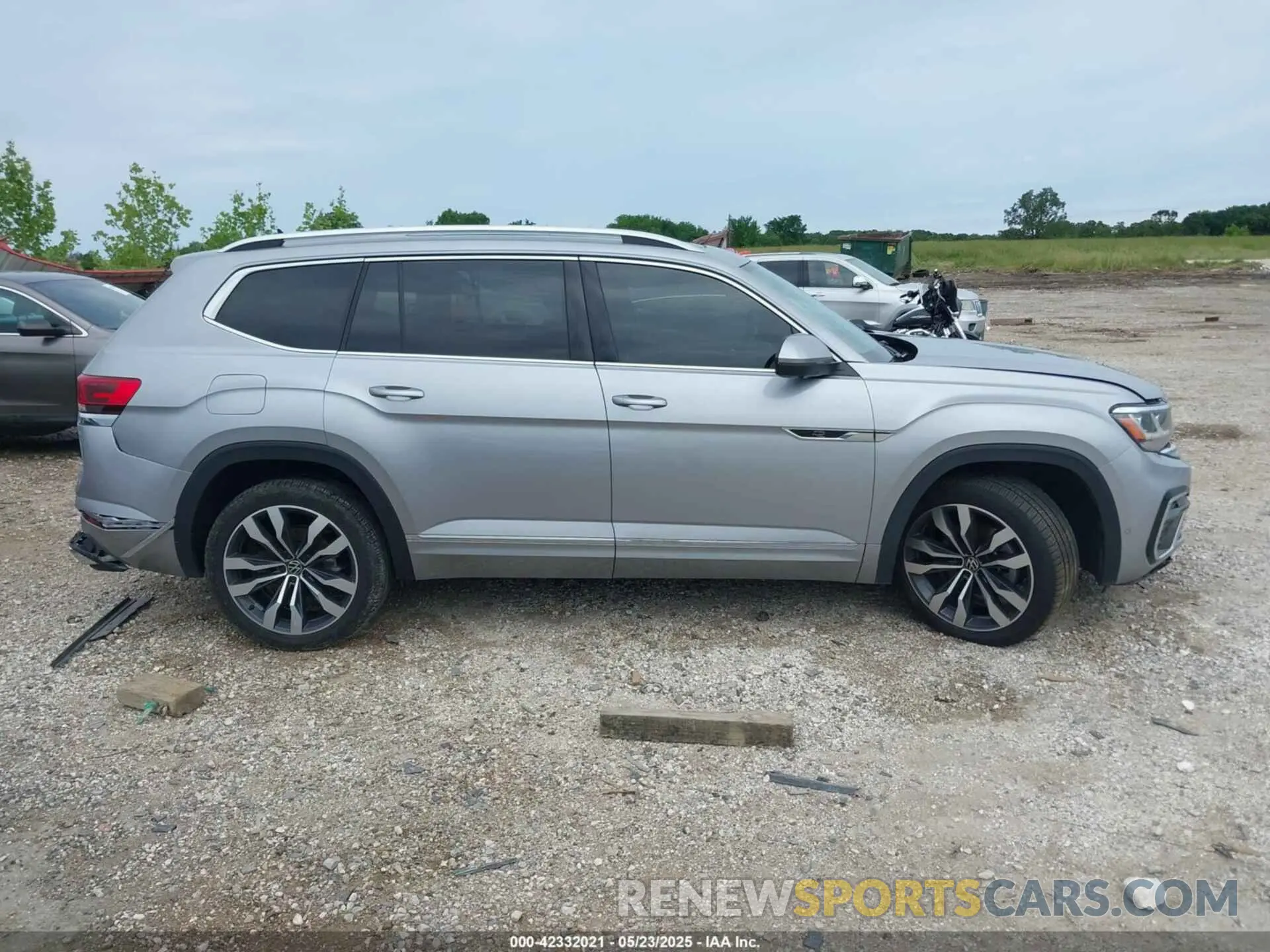 12 fotografías del automóvil dañado 1V2FR2CA1PC504371 VOLKSWAGEN ATLAS 2023