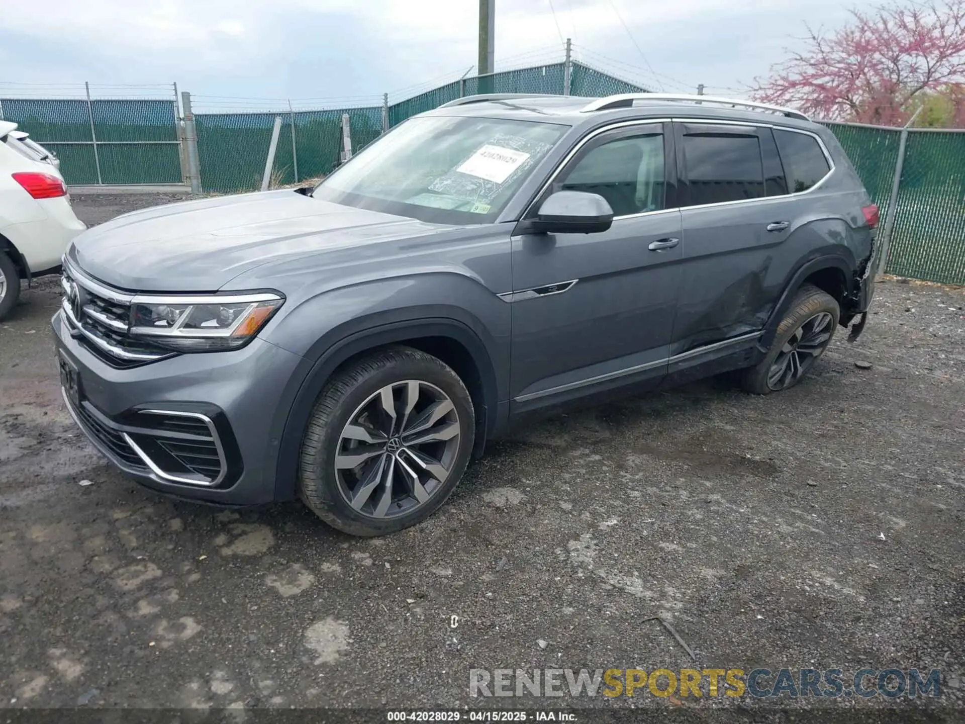 2 fotografías del automóvil dañado 1V2FR2CA4PC514425 VOLKSWAGEN ATLAS 2023