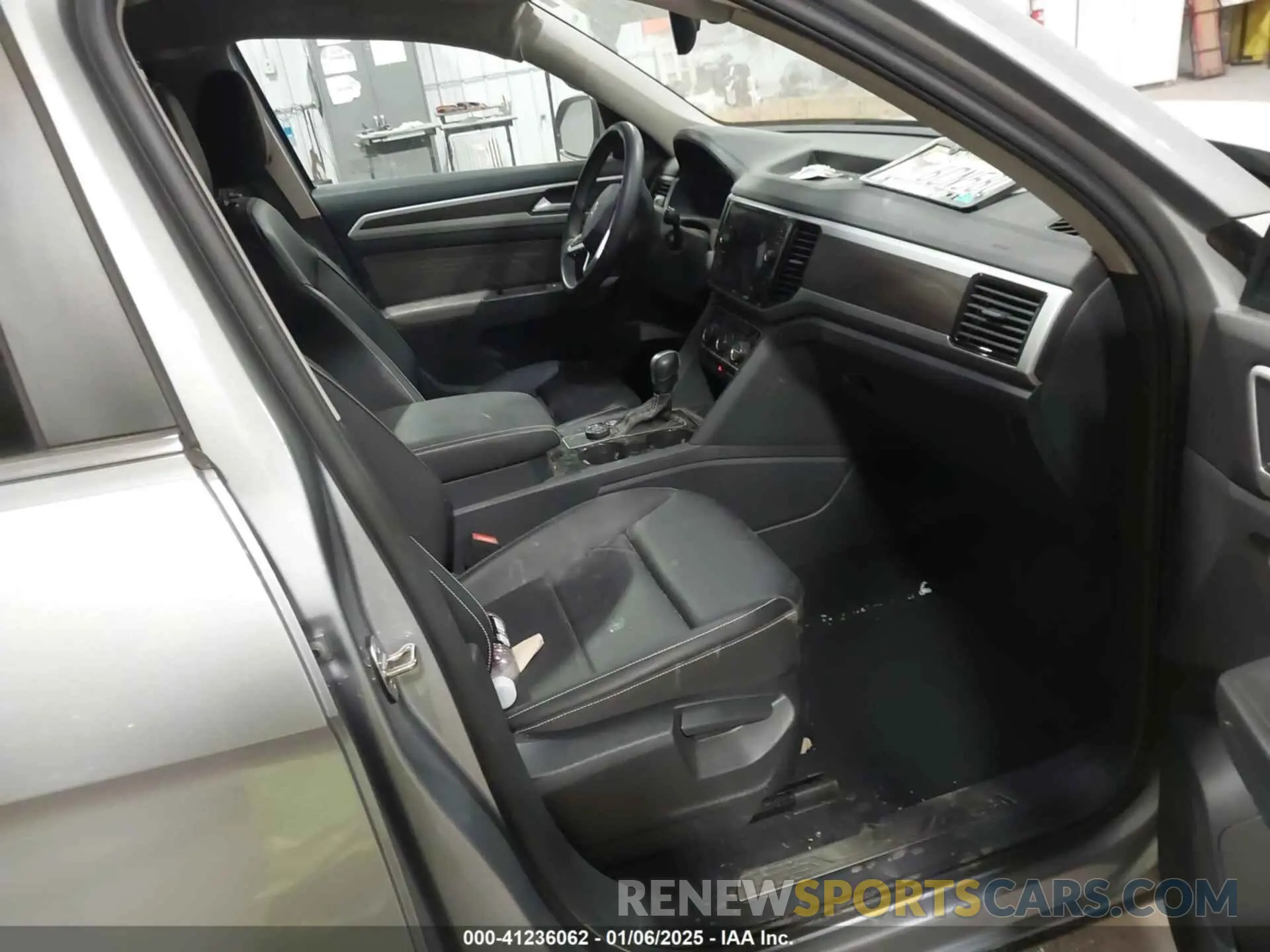 5 fotografías del automóvil dañado 1V2HR2CA5PC516757 VOLKSWAGEN ATLAS 2023
