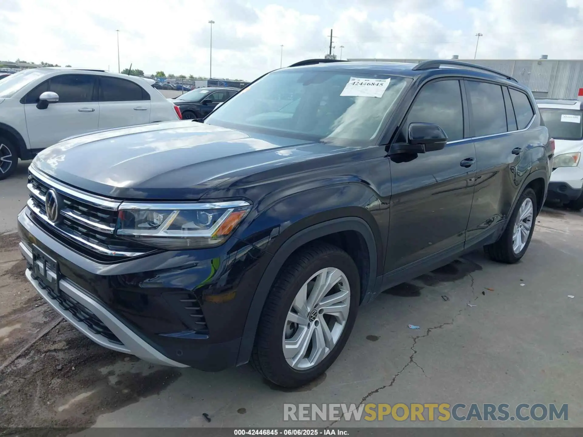 2 fotografías del automóvil dañado 1V2JR2CA0PC536917 VOLKSWAGEN ATLAS 2023