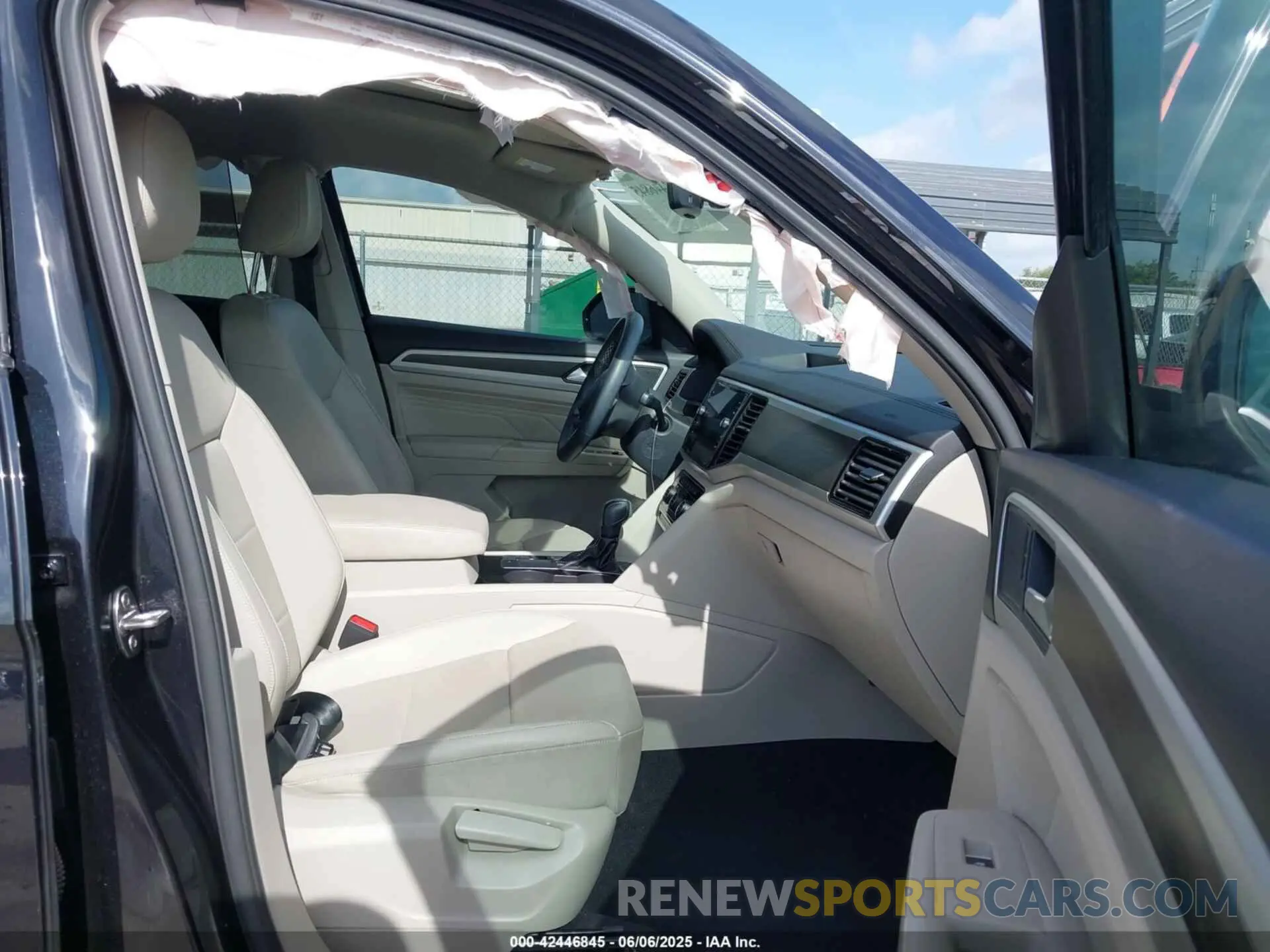 5 fotografías del automóvil dañado 1V2JR2CA0PC536917 VOLKSWAGEN ATLAS 2023