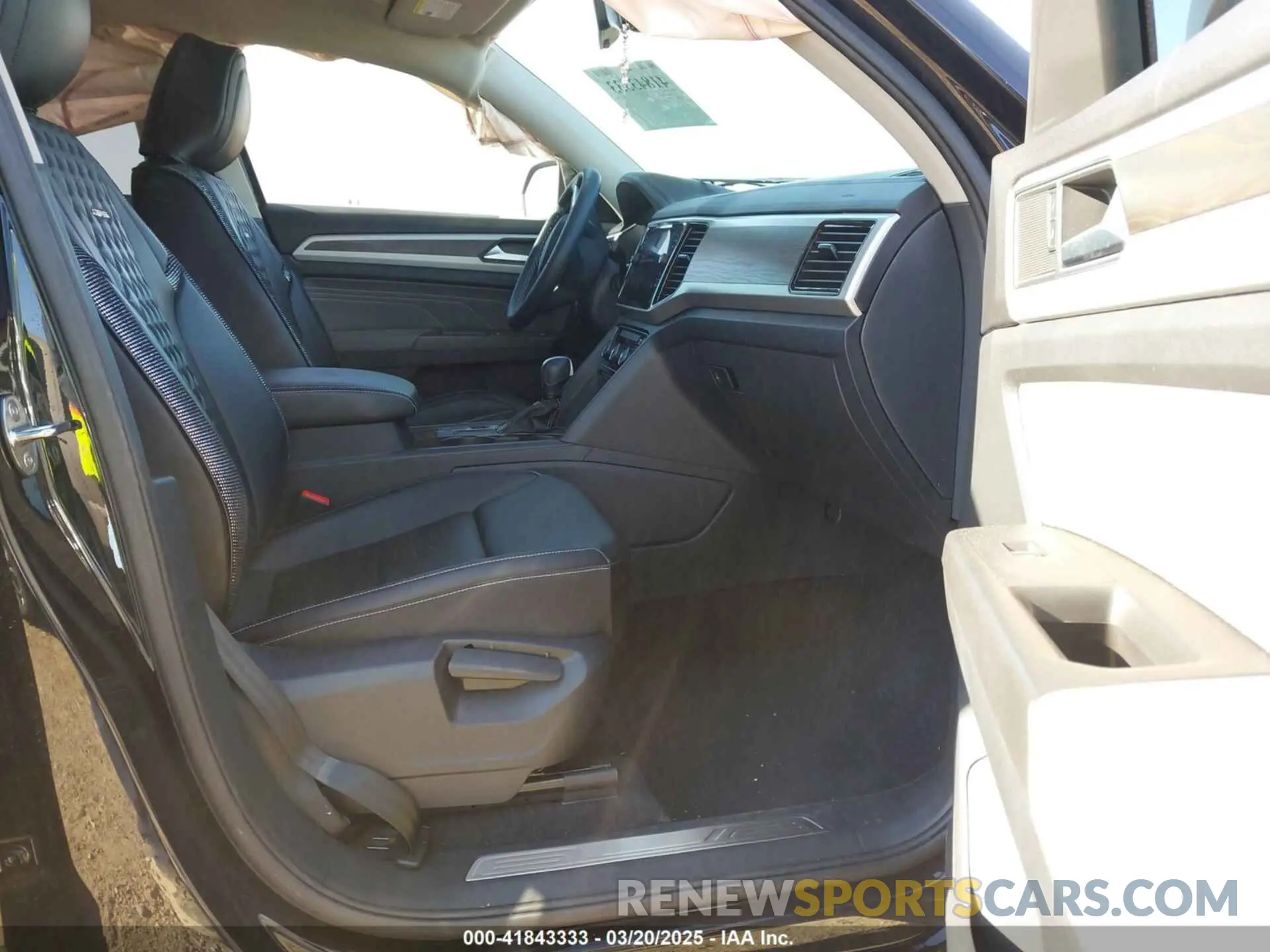5 fotografías del automóvil dañado 1V2JR2CA3PC506701 VOLKSWAGEN ATLAS 2023