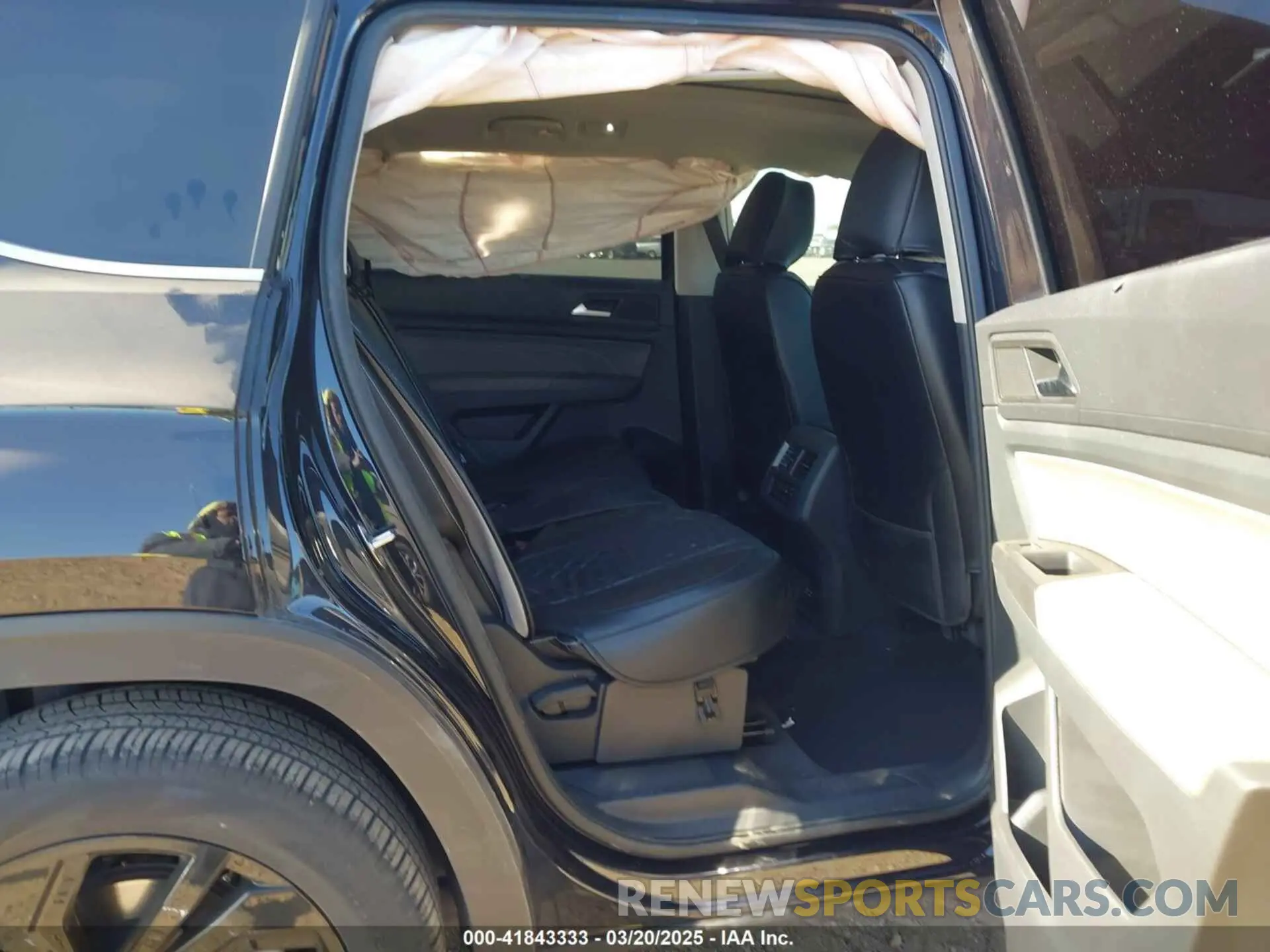 8 fotografías del automóvil dañado 1V2JR2CA3PC506701 VOLKSWAGEN ATLAS 2023