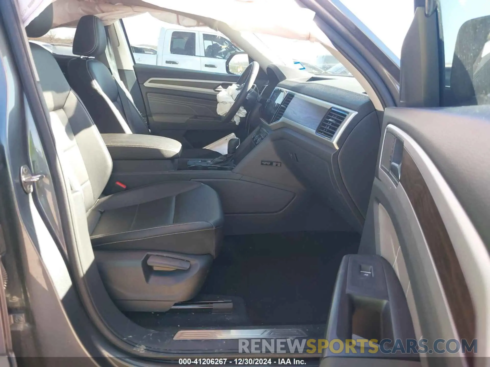 5 fotografías del automóvil dañado 1V2JR2CA4PC538749 VOLKSWAGEN ATLAS 2023
