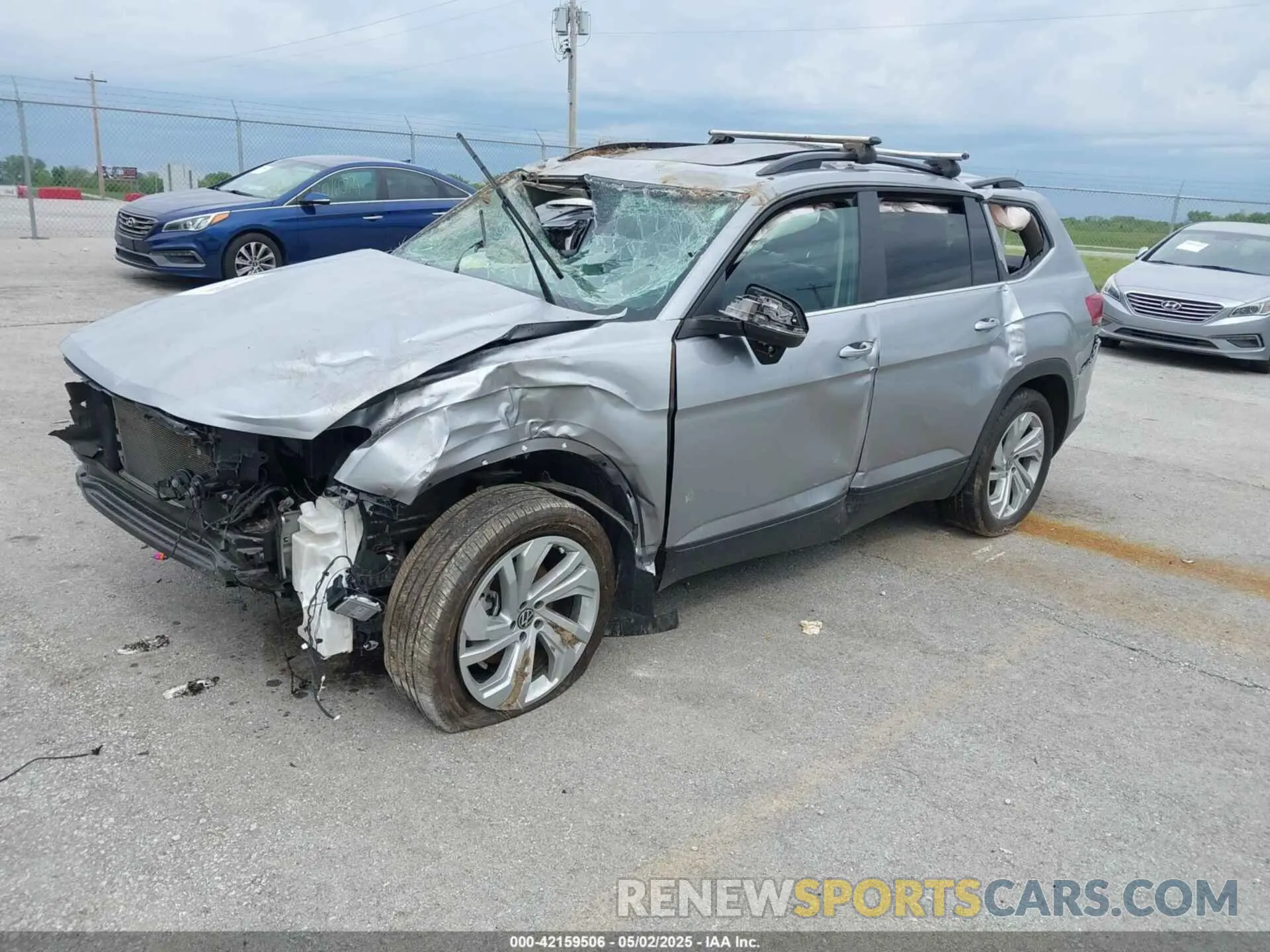 2 fotografías del automóvil dañado 1V2JR2CA5PC524780 VOLKSWAGEN ATLAS 2023