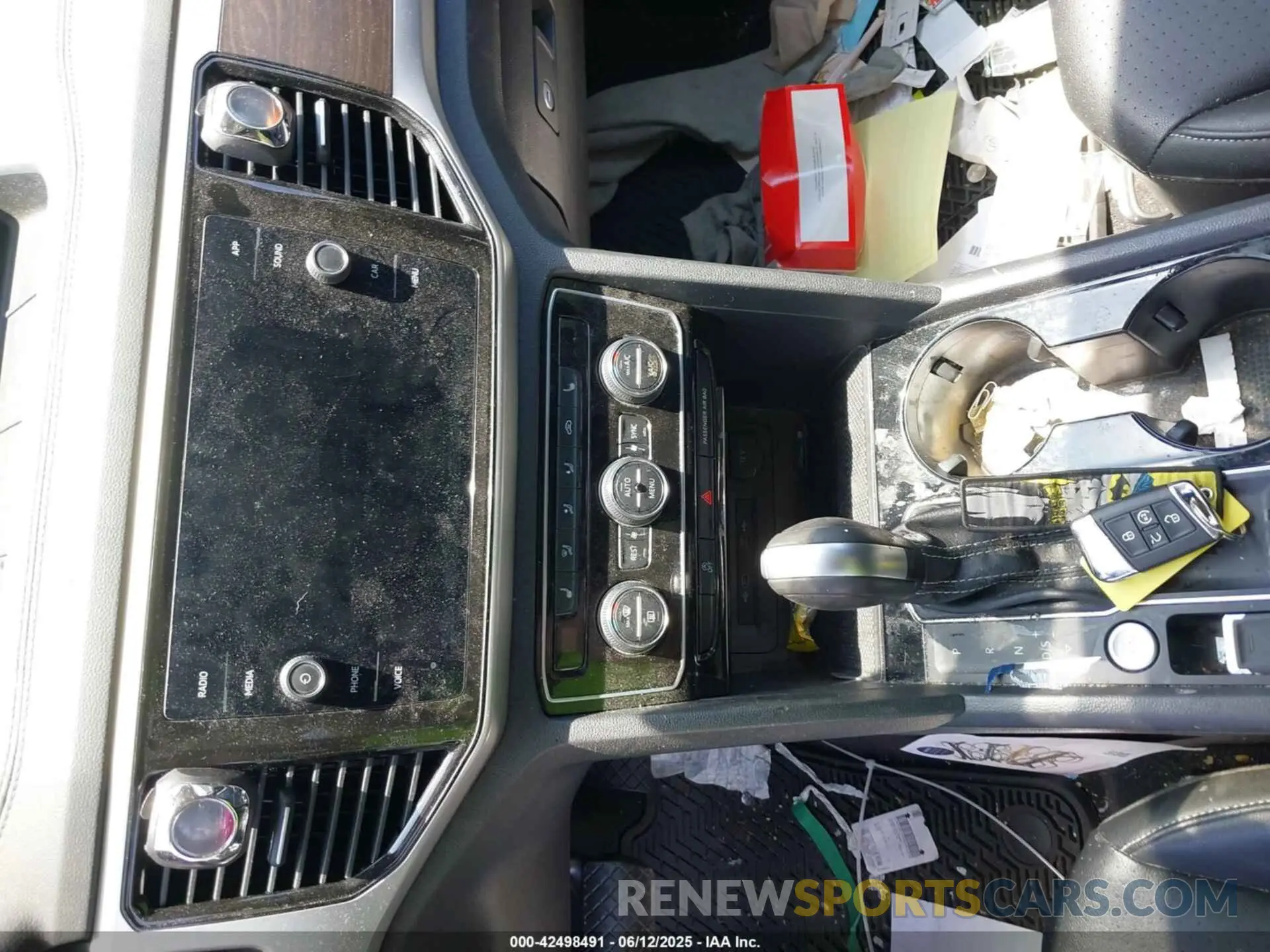 11 fotografías del automóvil dañado 1V2JR2CA5PC530112 VOLKSWAGEN ATLAS 2023
